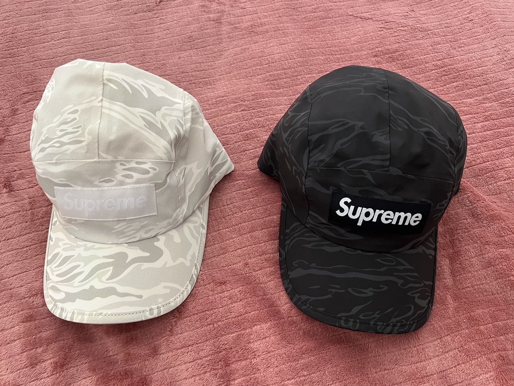 Supreme Tiger Camo Reflective Camp Cap Black - 22FW, Supreme Tiger Camo Reflective Camp Cap White - 22FW 착용 스타일