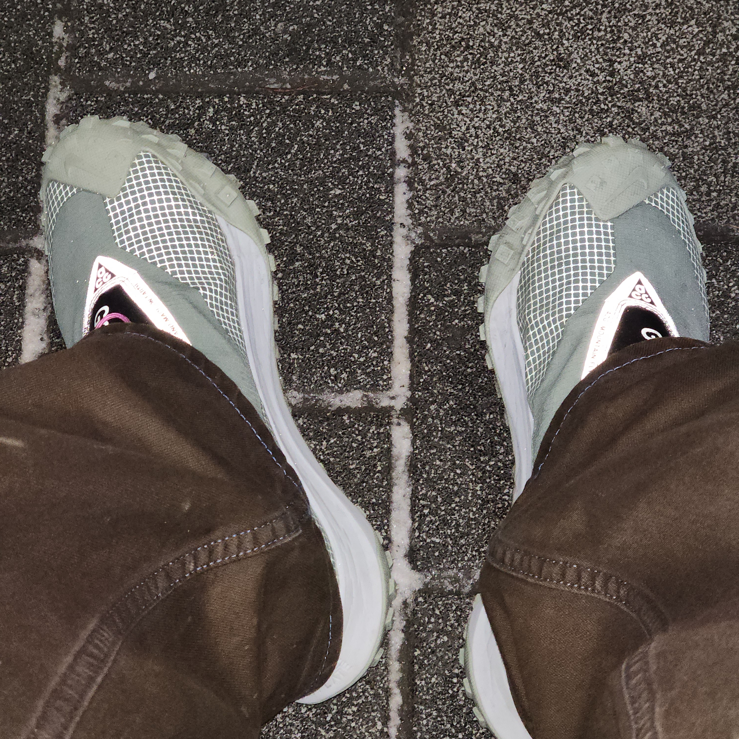 Nike ACG Mountain Fly Gore-Tex Clay Green 착용 스타일 - 2