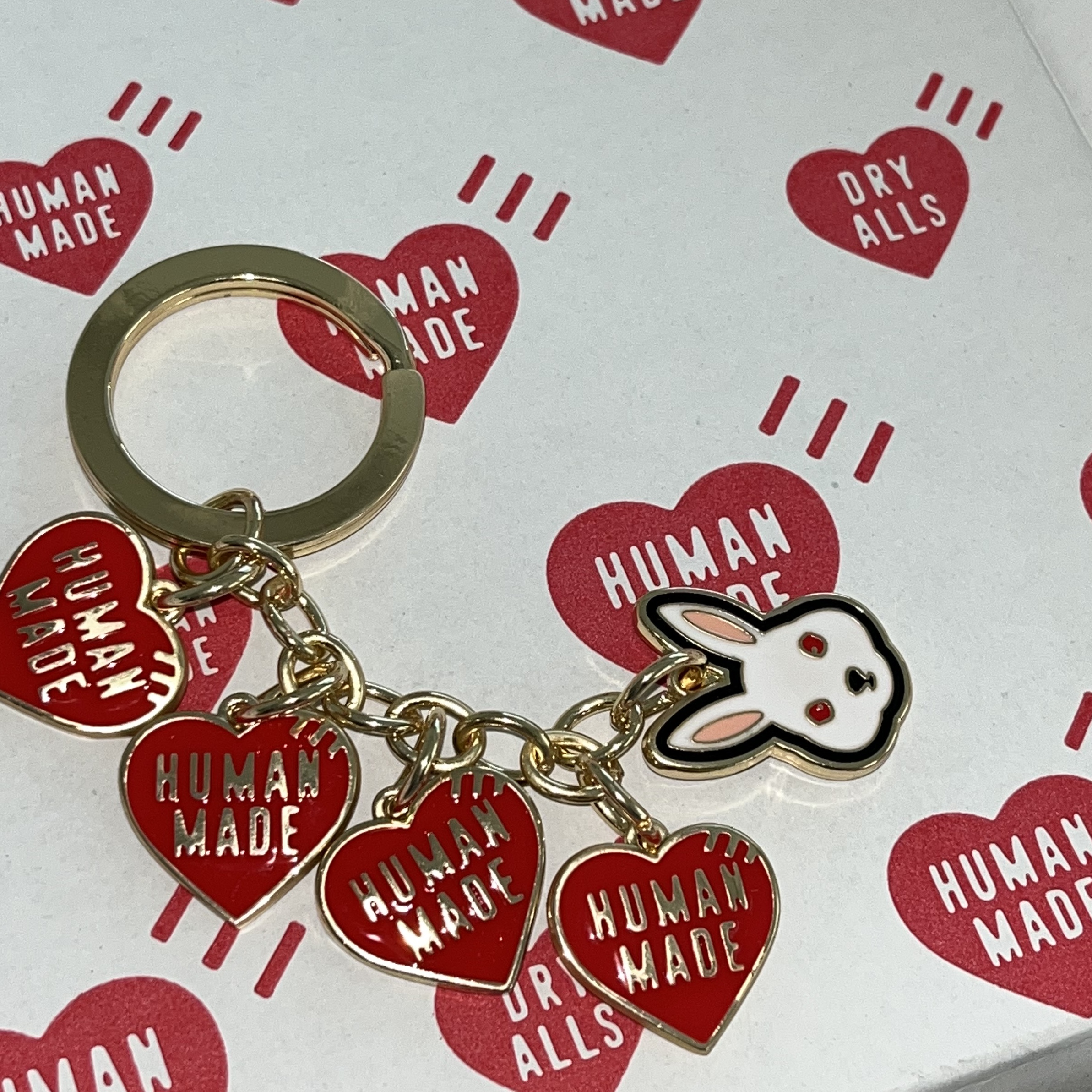 Human Made Rabbit Keycharm Red 착용 스타일 - 2