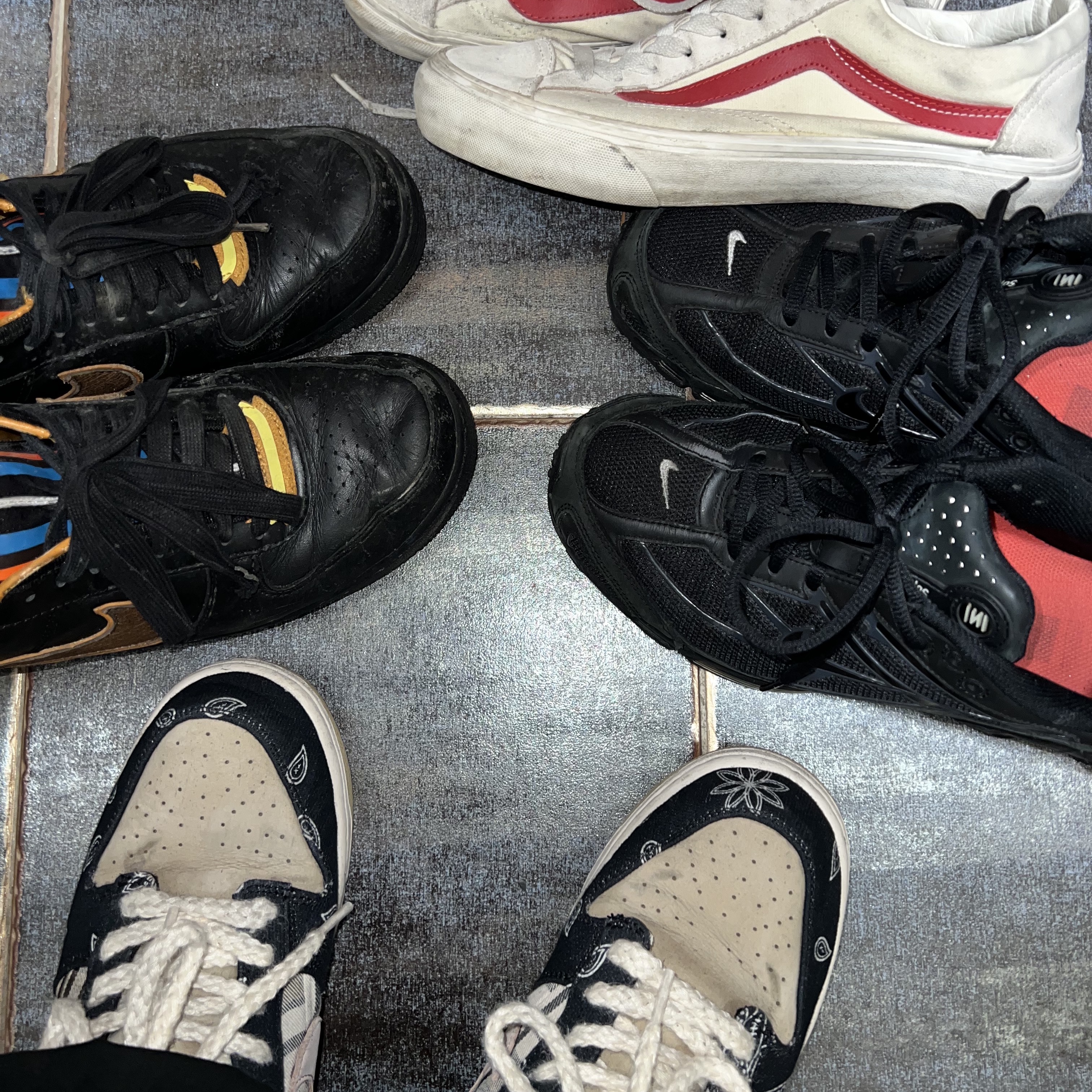 Nike x Travis Scott SB Dunk Low, Nike x Supreme Shox Ride 2 SP Black 착용 스타일