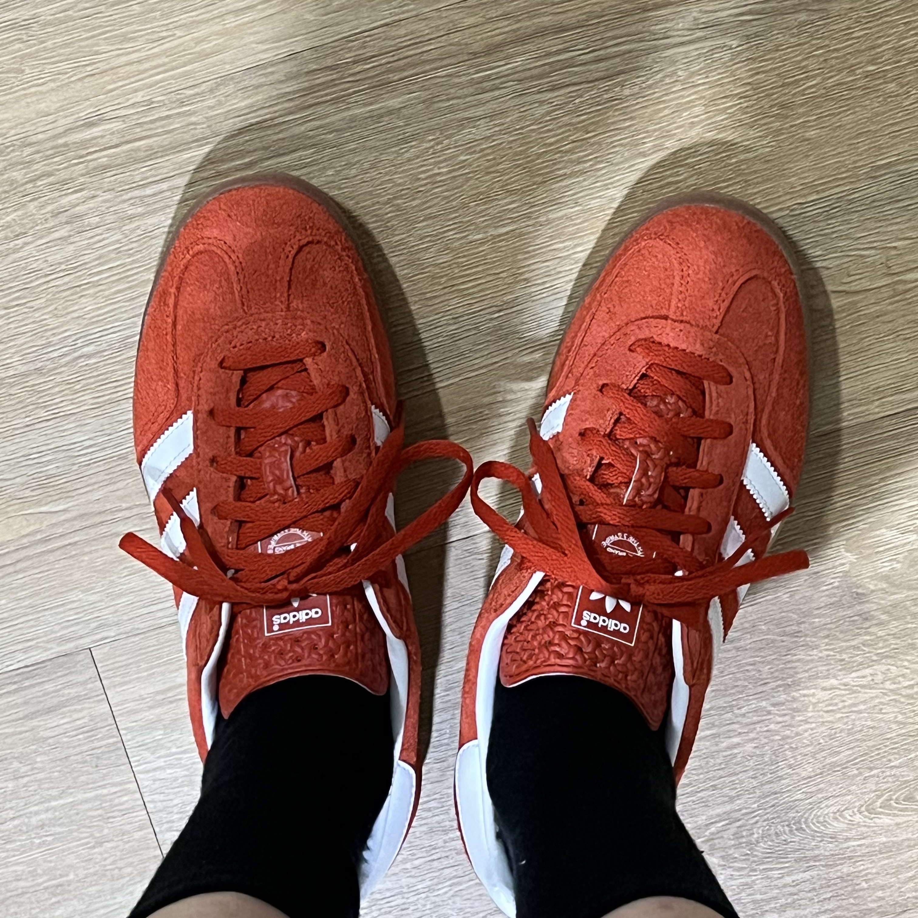(W) Adidas Gazelle Indoor Bold Orange Cloud White 착용 스타일