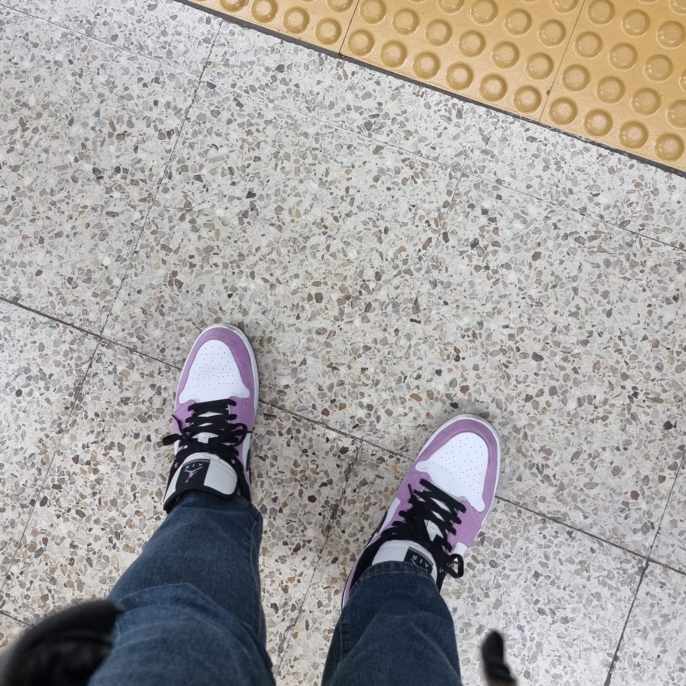 Jordan 1 Low SE Violet Shock 착용 스타일