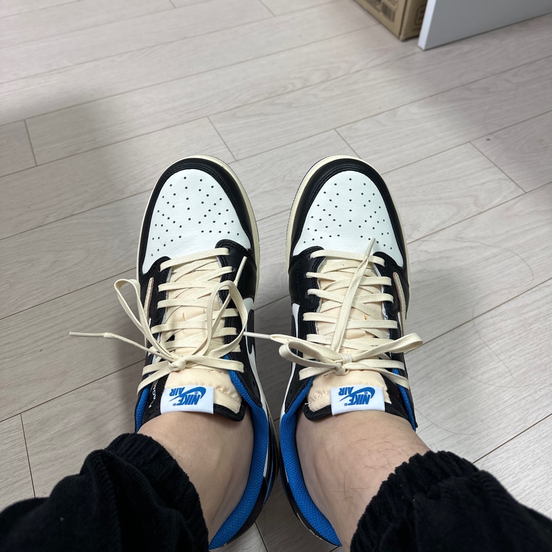 Jordan 1 x Travis Scott x Fragment Retro Low OG SP Military Blue 착용 스타일