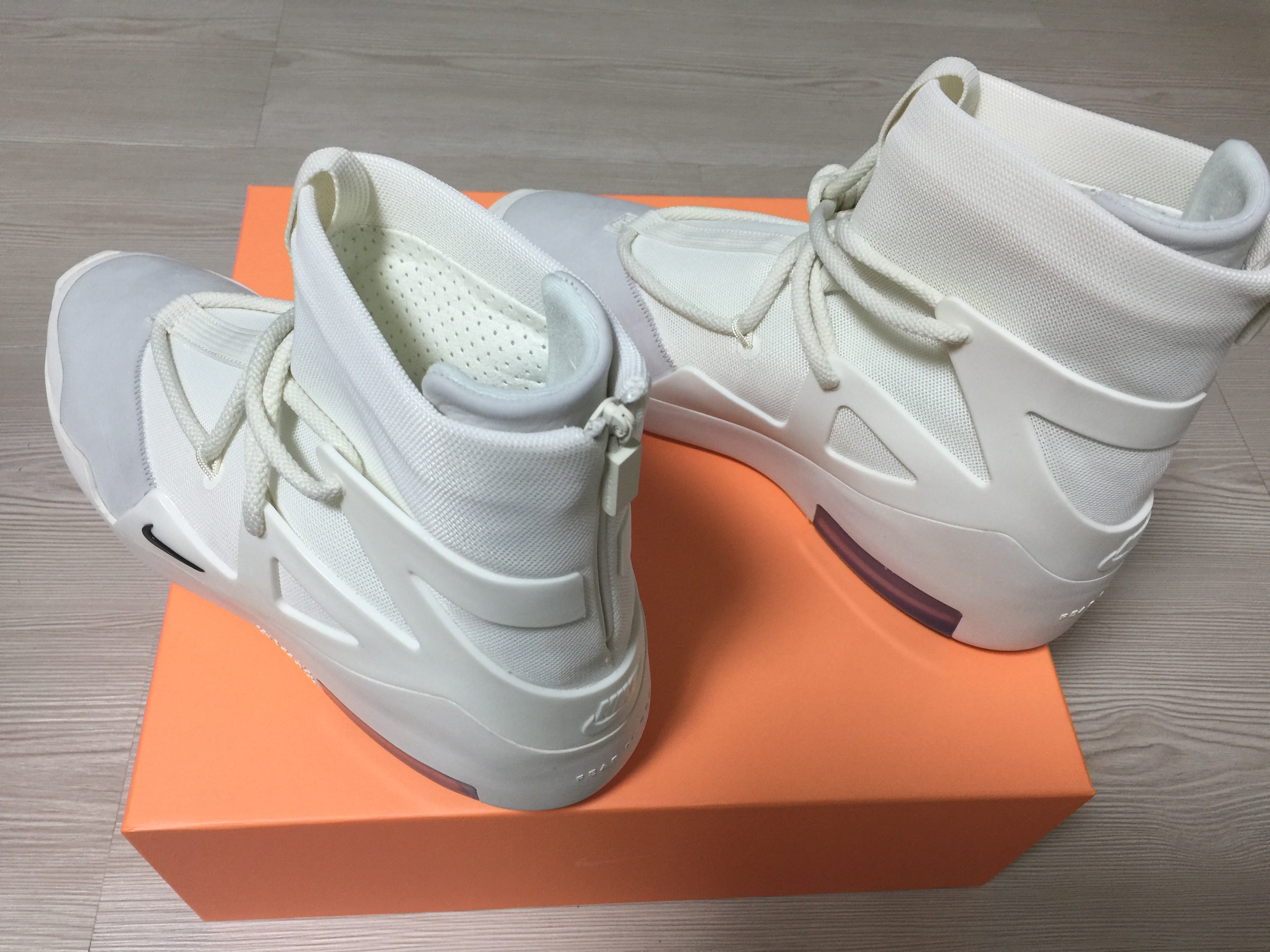 Nike x Fear of God Air Fear of God 1 Sail 착용 스타일 - 2