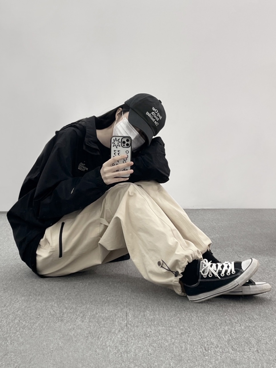 Stussy World Tour LS T-Shirt Black, Converse Chuck 70 Ox Black - Standard 착용 스타일 - 2
