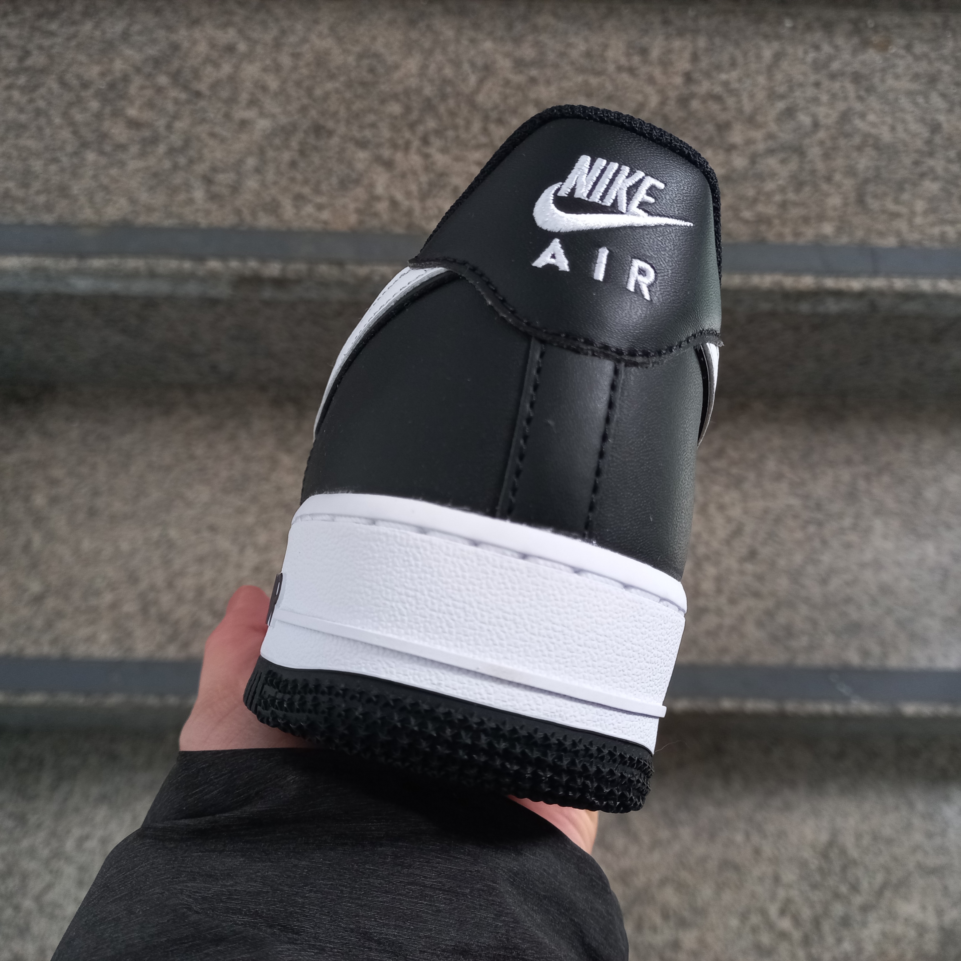 Nike Air Force 1 '07 Black White 착용 스타일 - 1