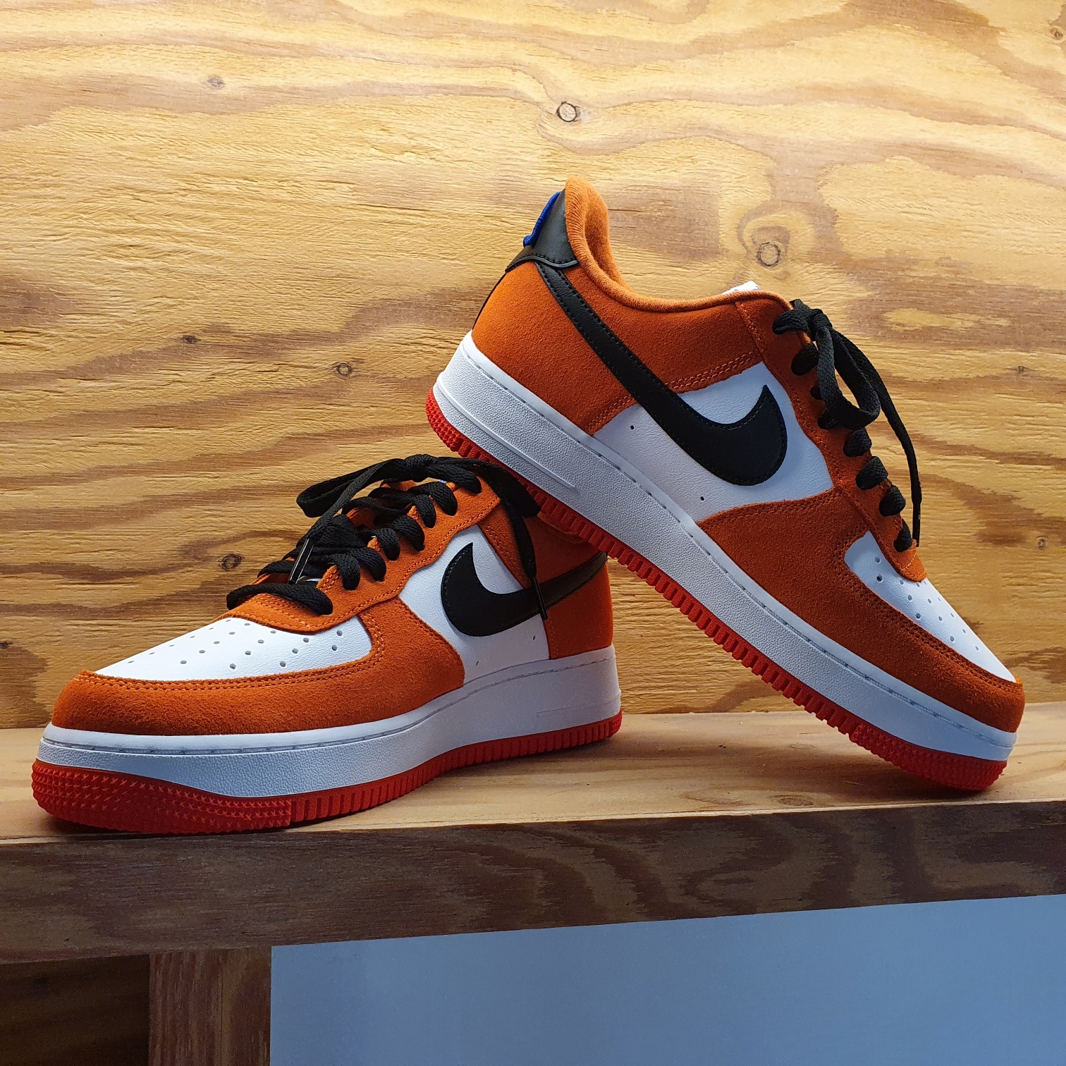 Nike Air Force 1 '07 LV8 Athletic Club Rush Orange Washed Teal 착용 스타일