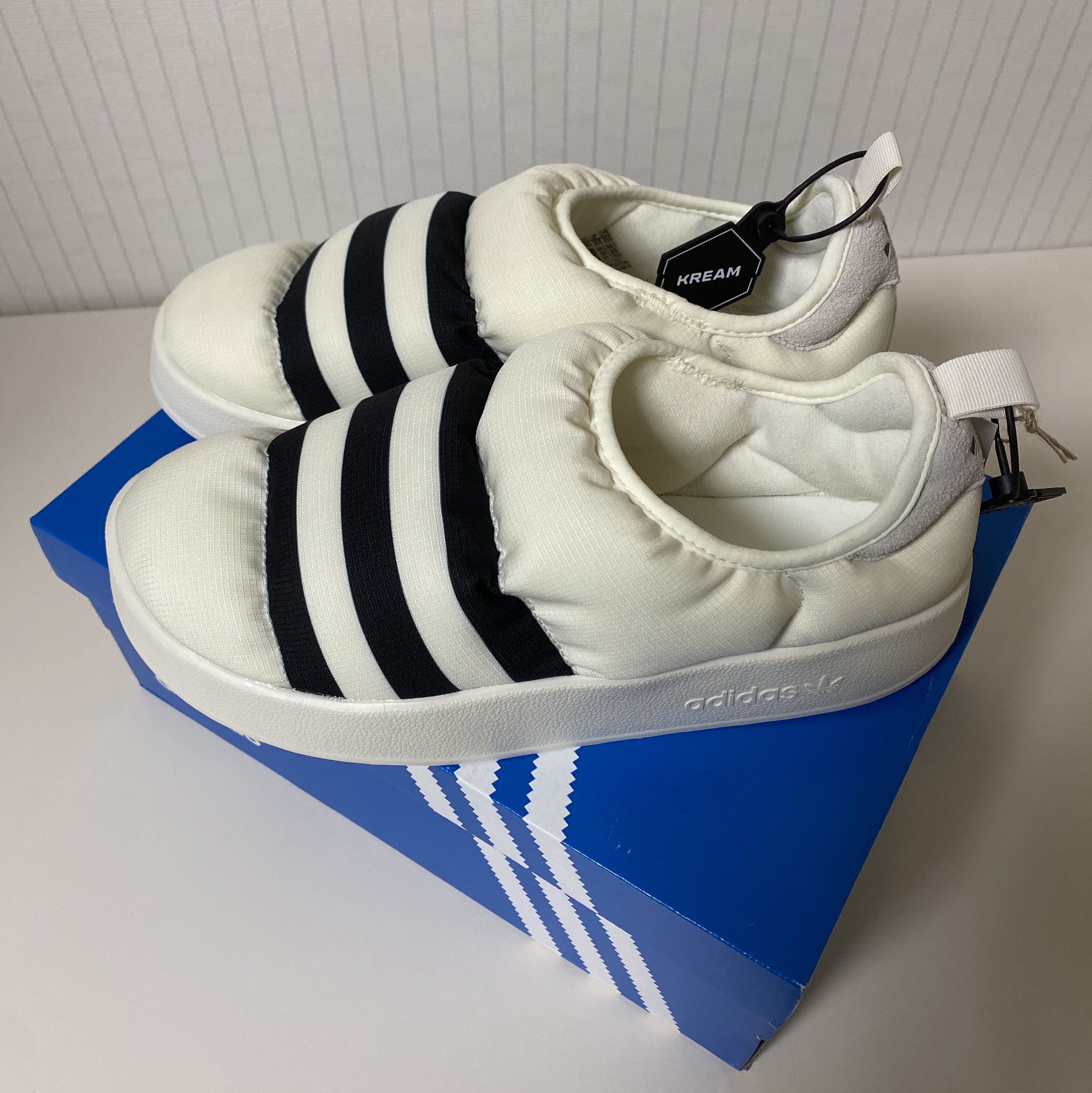 Adidas Puffylette Off White 착용 스타일