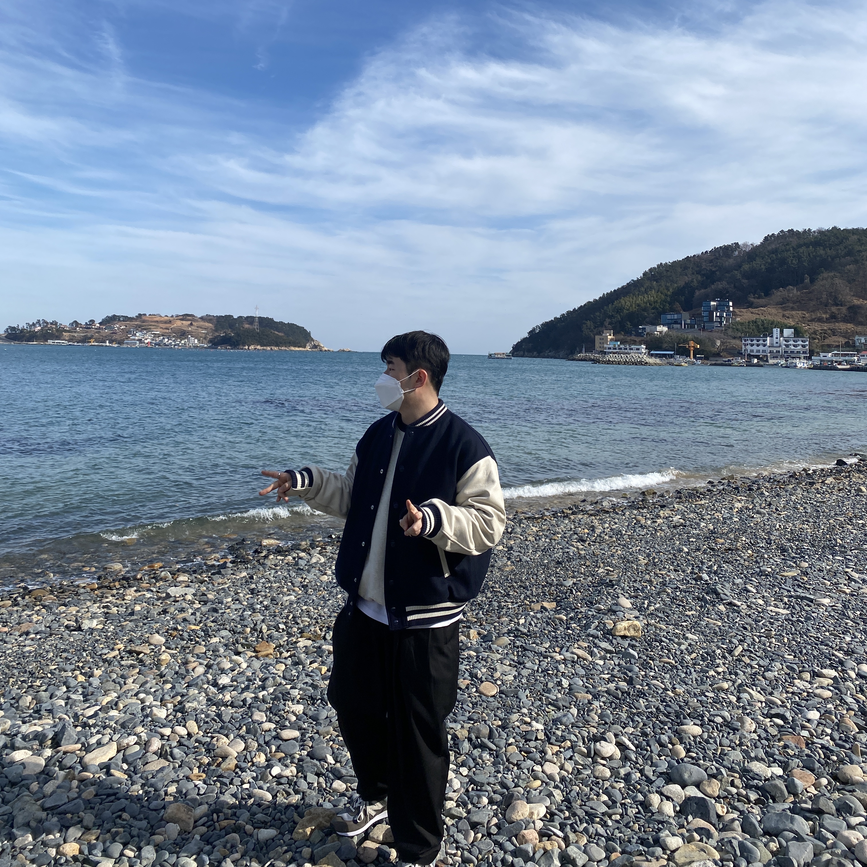 IAB Studio Sweatshirt Oatmeal Navy 착용 스타일