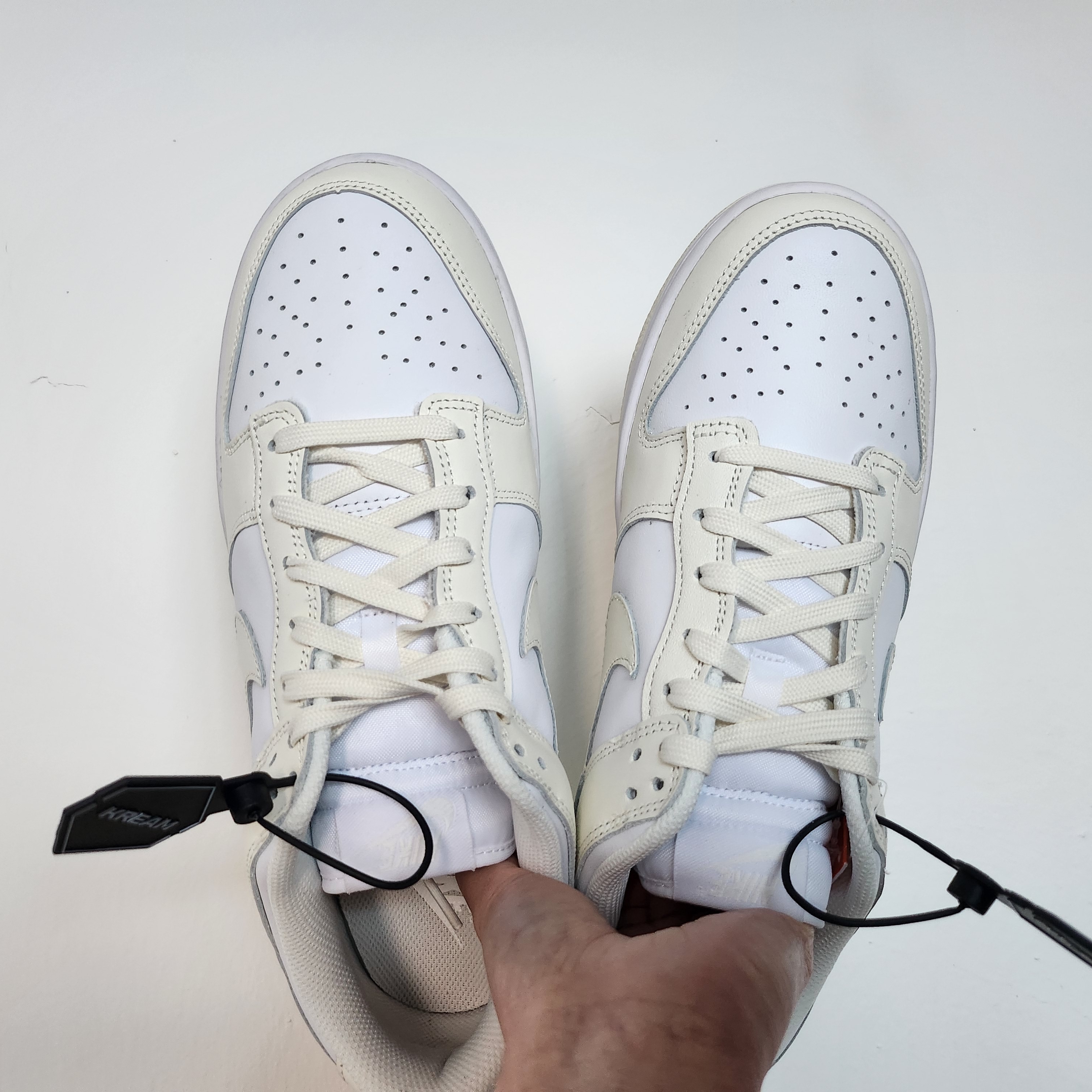 (W) Nike Dunk Low White and Sail 착용 스타일 - 1