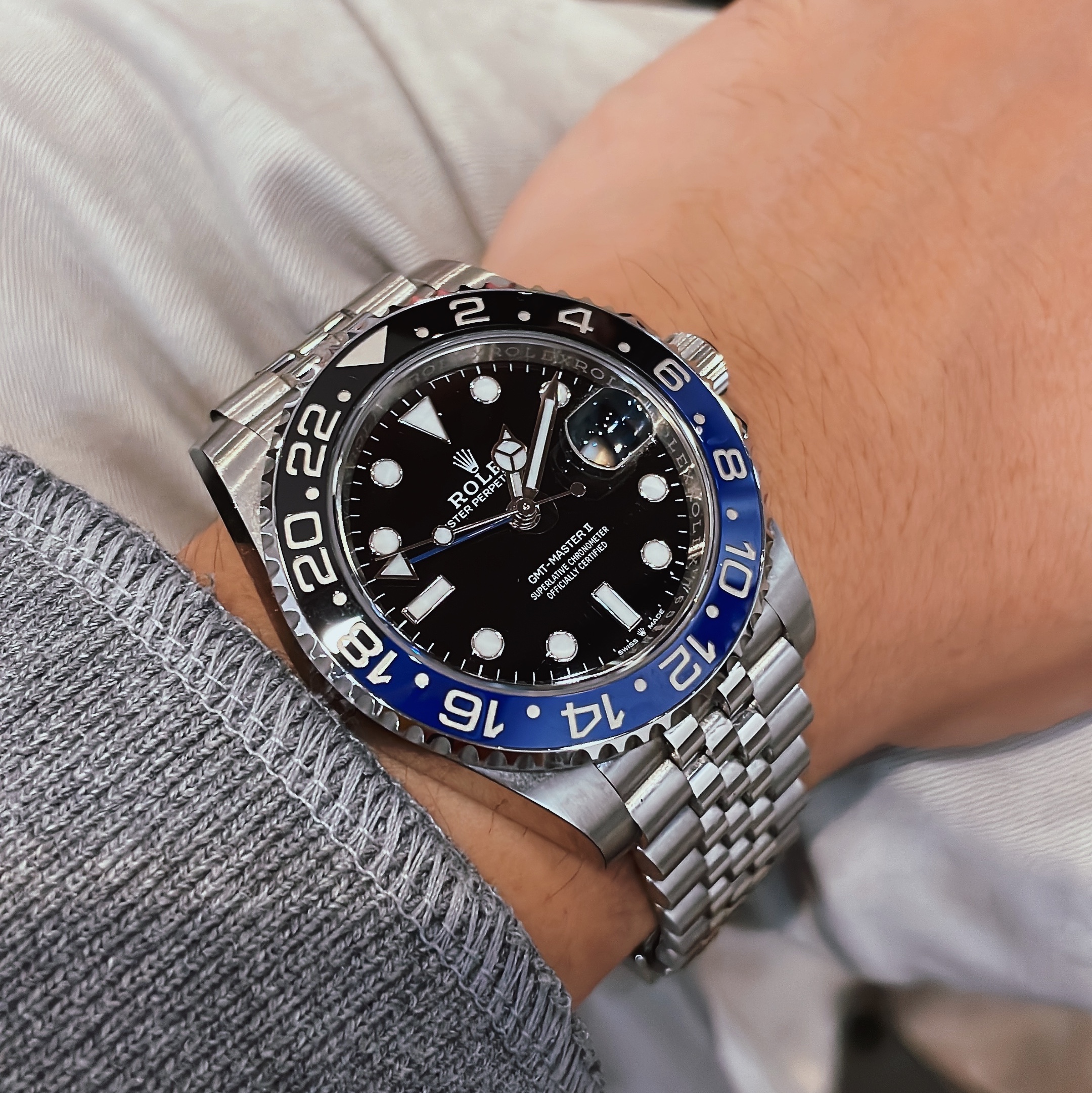 Rolex GMT-Master II 40mm 126710BLNR Black Jubilee 착용 스타일