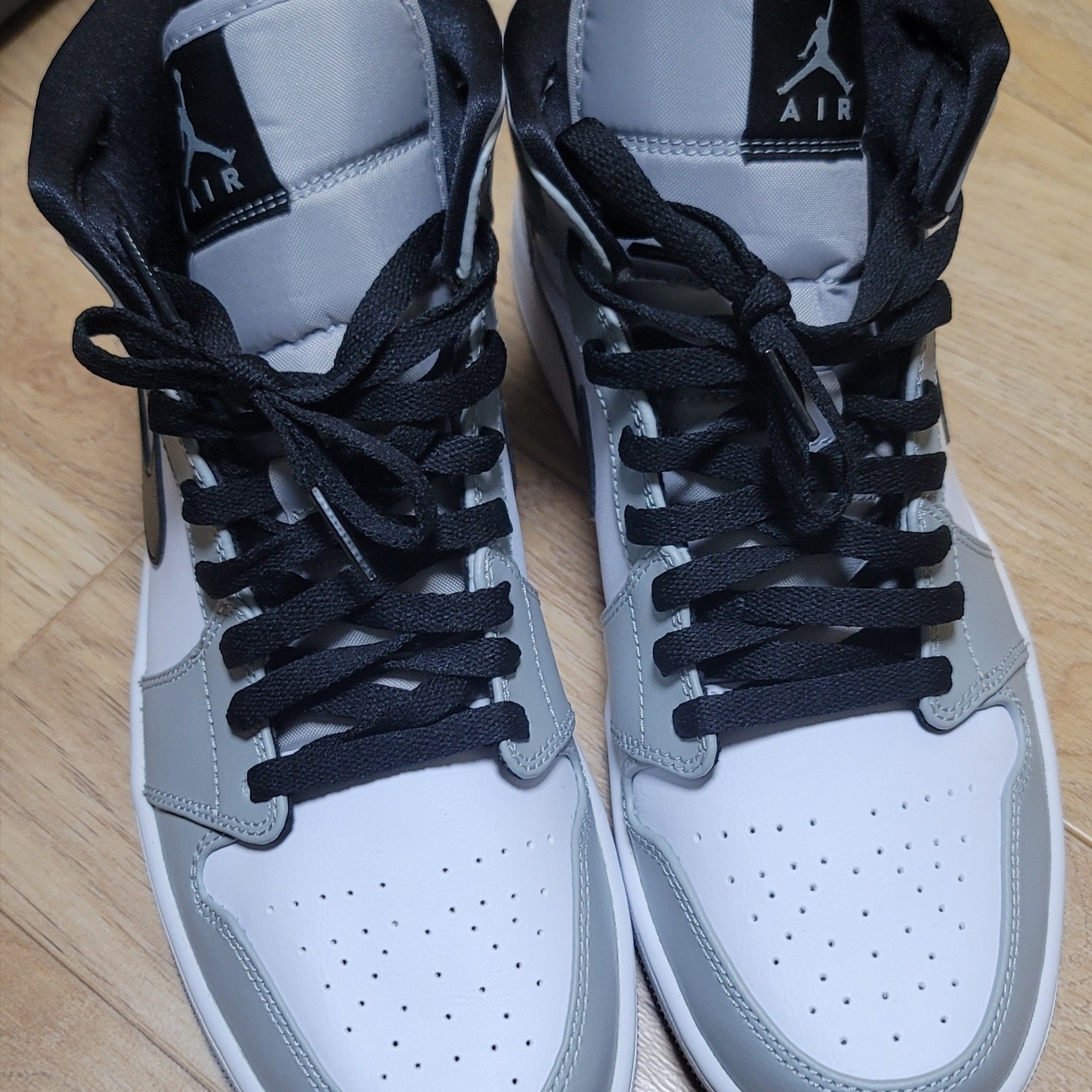 Jordan 1 Mid Light Smoke Grey 착용 스타일