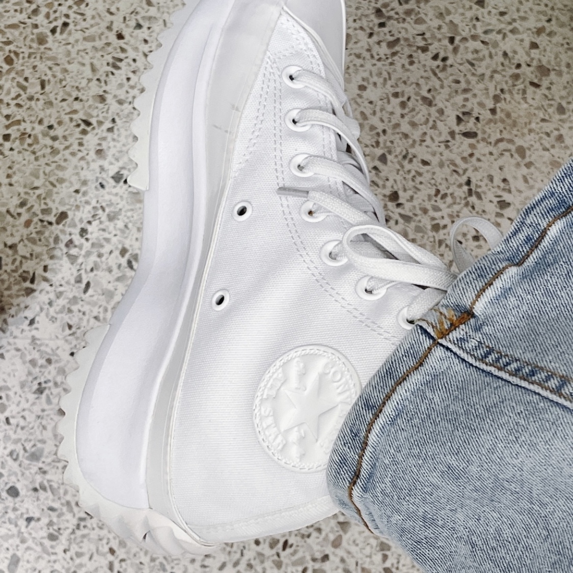 Converse Run Star Hike Hi Triple White 착용 스타일