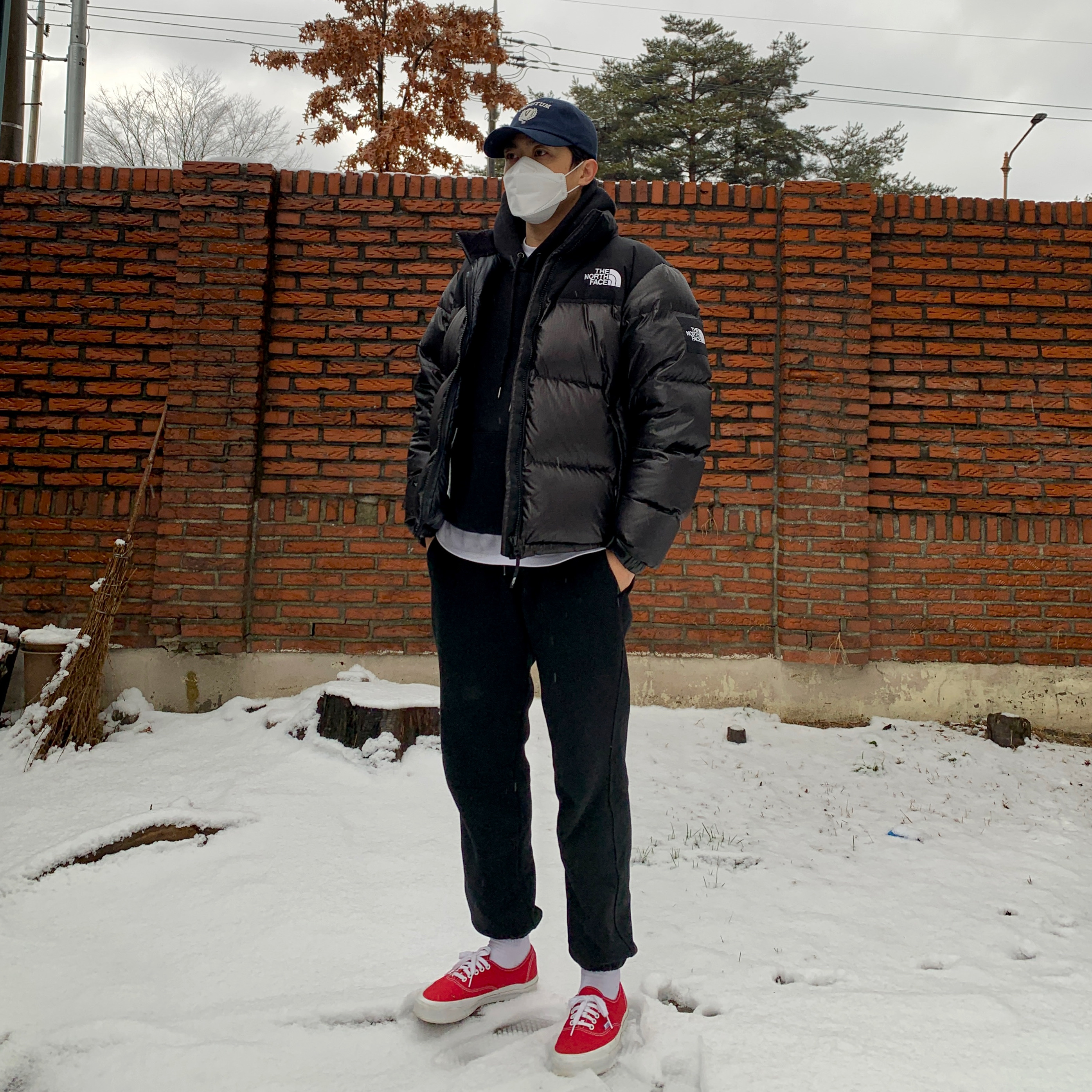 Vans Vault OG Authentic LX Red 착용 스타일