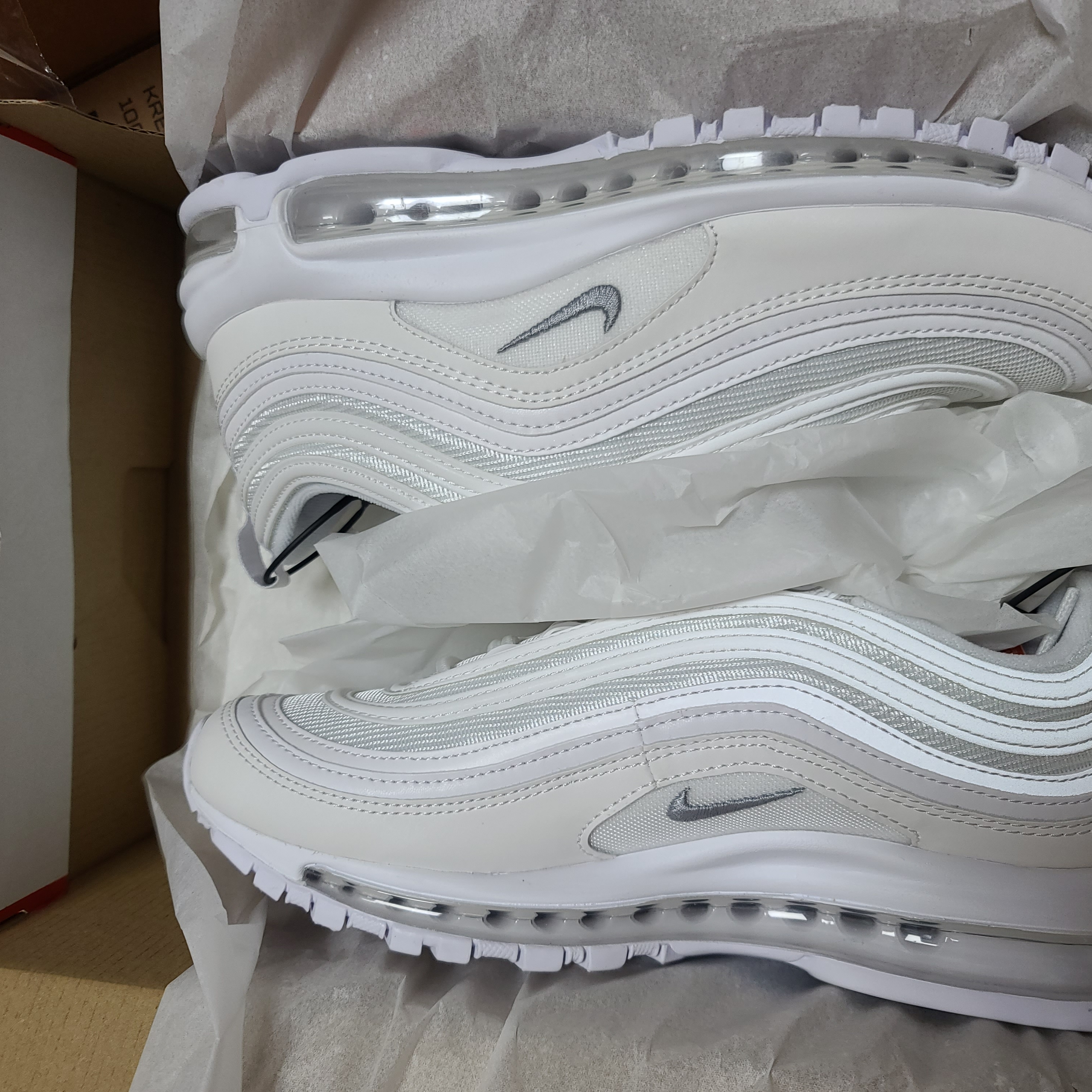 Nike Air Max 97 Triple White Wolf Grey 착용 스타일 - 2