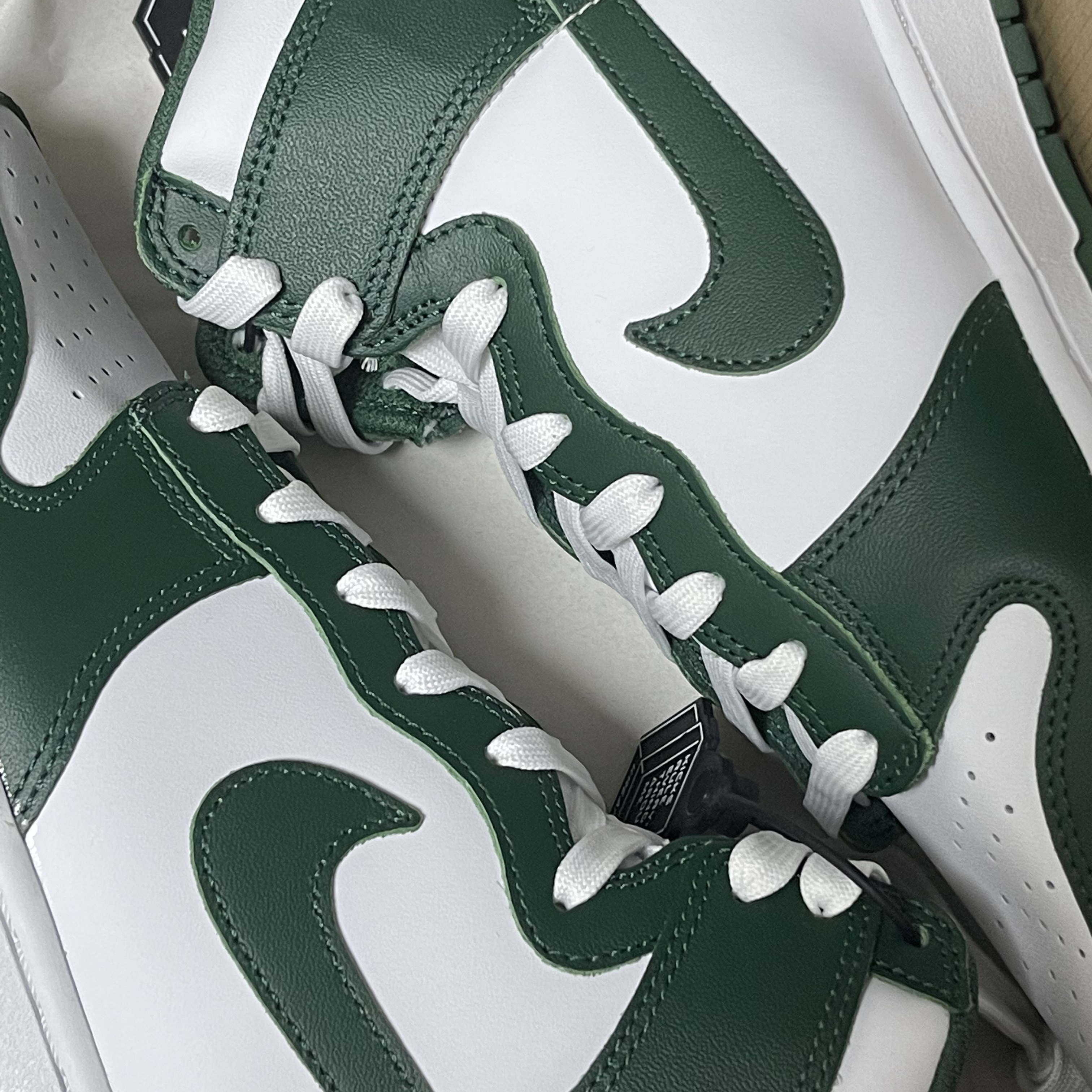 Nike x Supreme Air Force 1 Low White, Nike Dunk High Retro Noble Green 착용 스타일 - 2