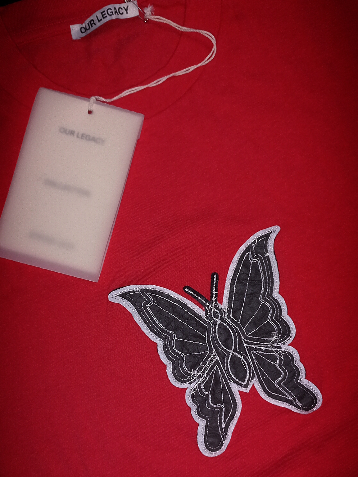 Our Legacy Box T-Shirt Raspberry Red Schmetterling 착용 스타일