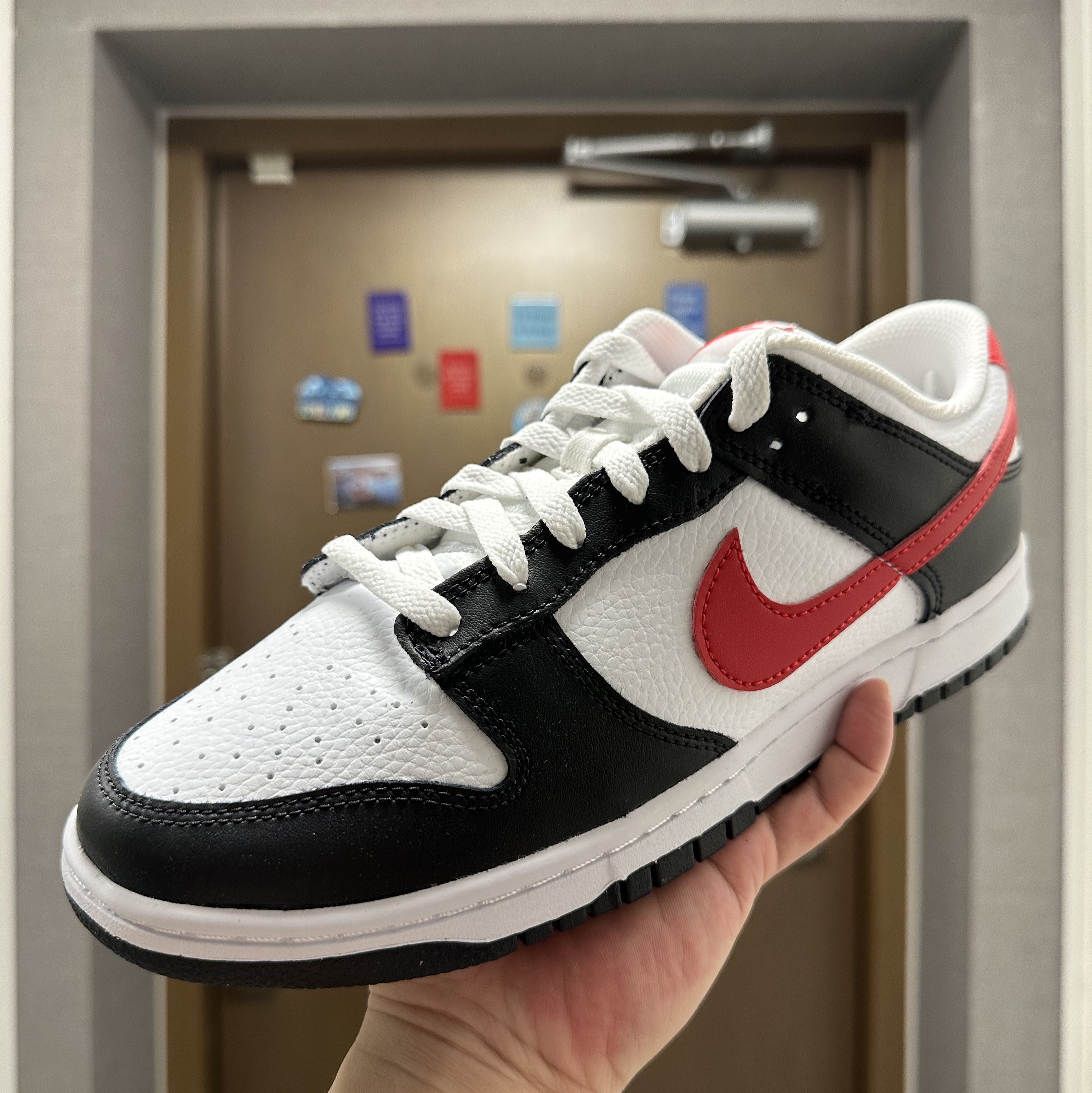 Nike Dunk Low Retro Black University Red 착용 스타일