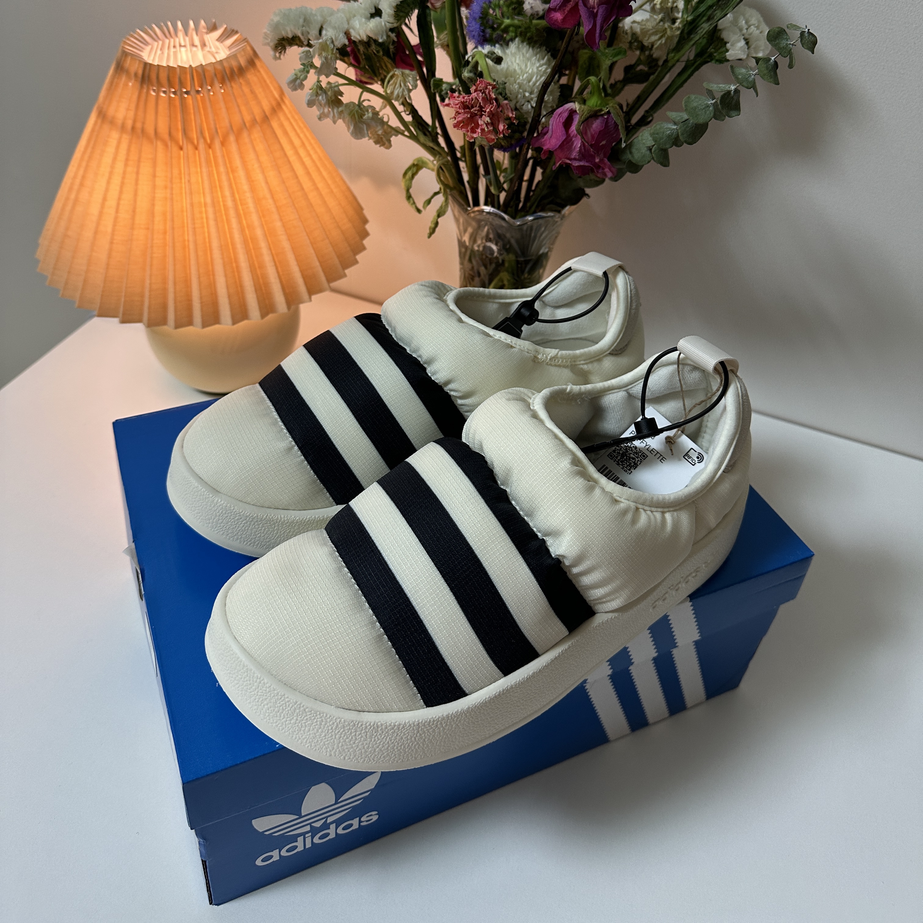 Adidas Puffylette Off White 착용 스타일 - 1