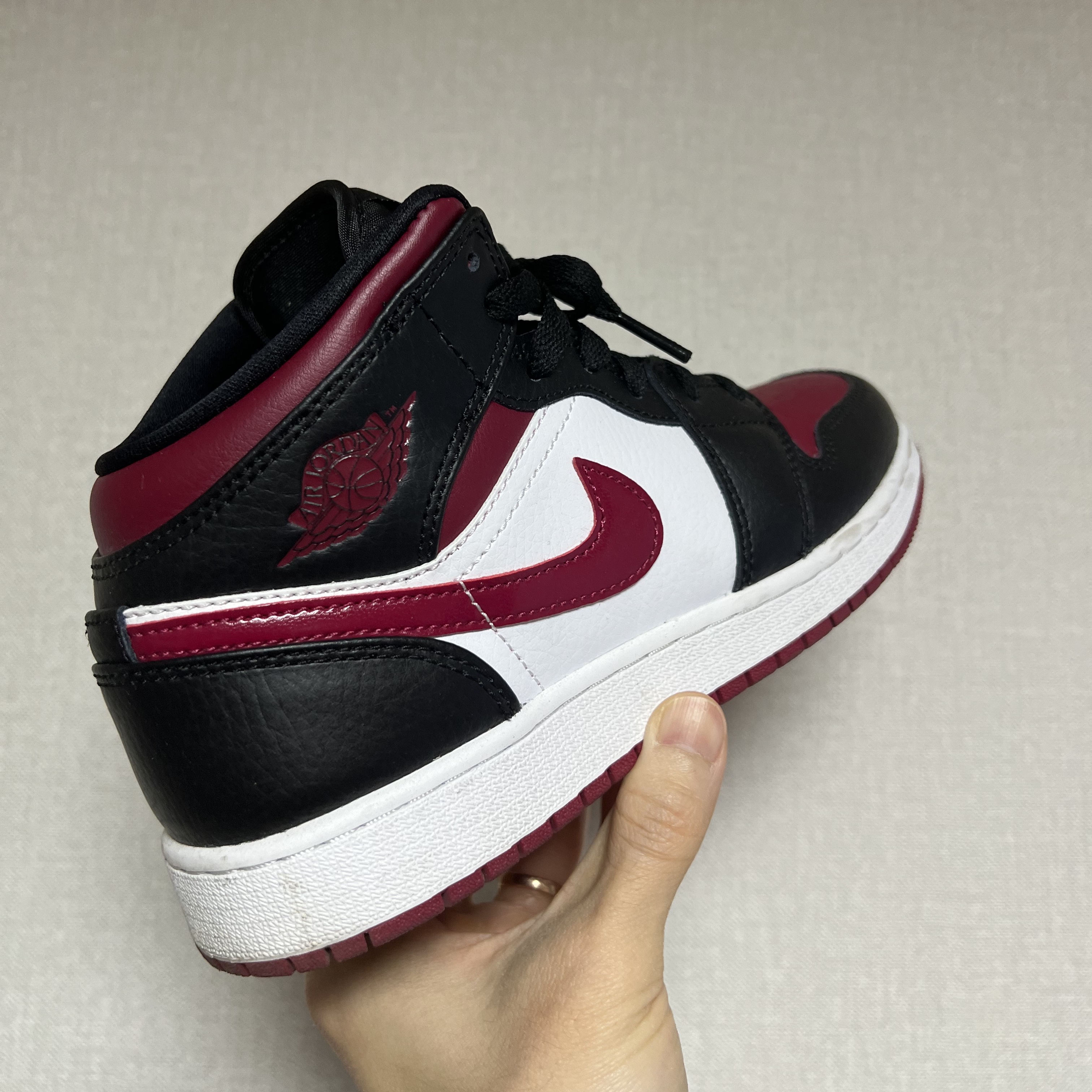 (GS) Jordan 1 Mid Noble Red 착용 스타일 - 2