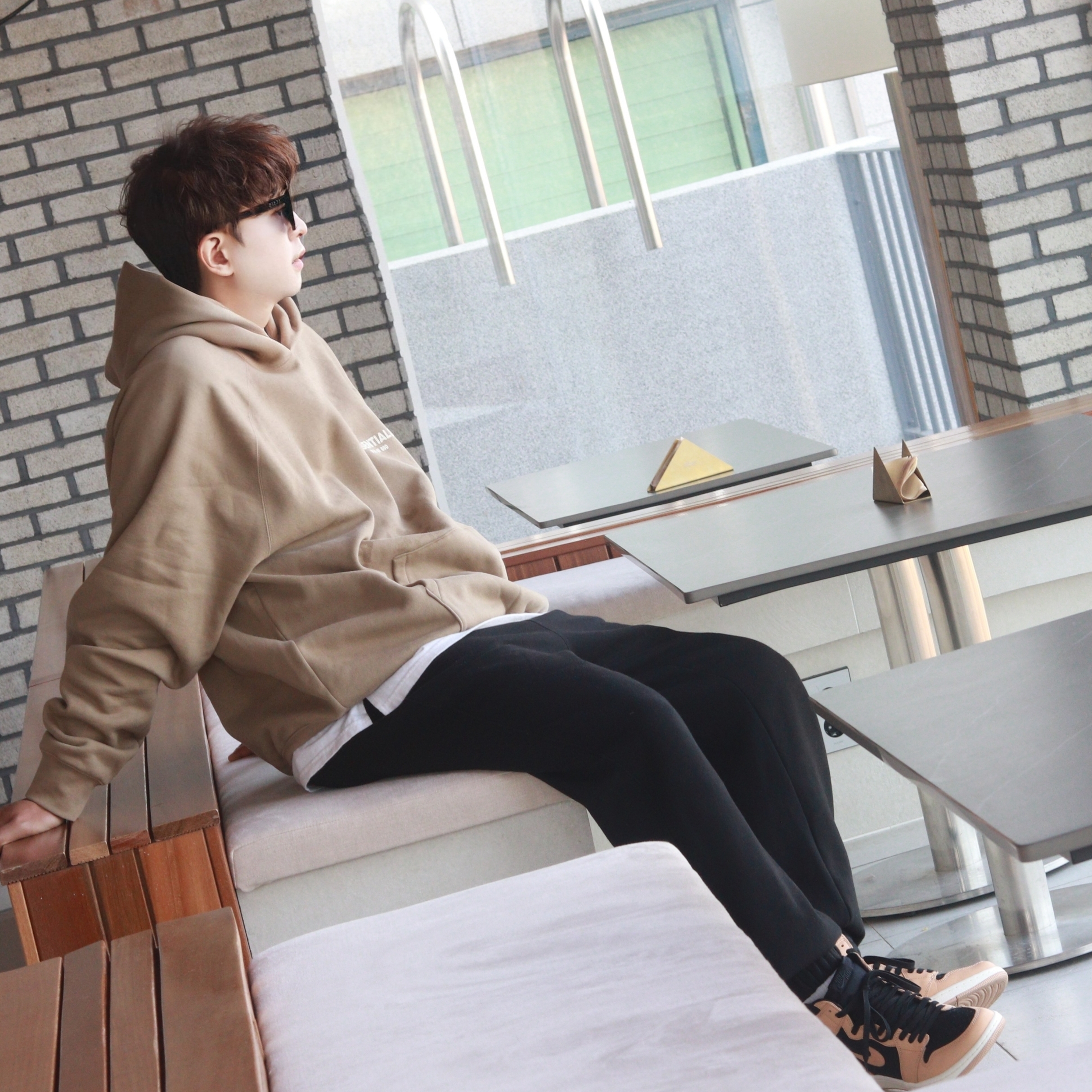 Essentials Hoodie Oak - 22SS, Jordan 1 Retro High OG Vachetta Tan 착용 스타일 - 2