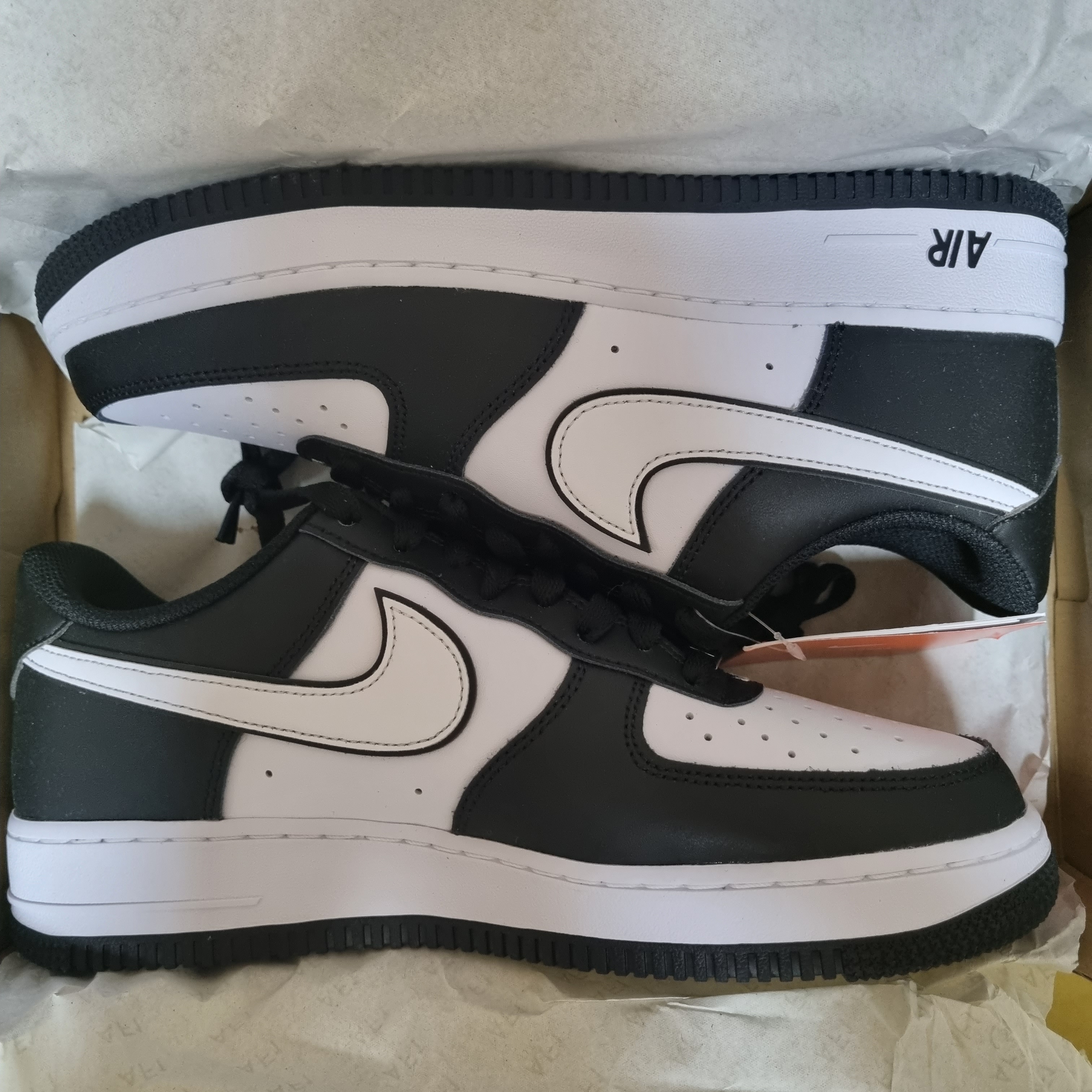 Nike Air Force 1 '07 Black White 착용 스타일