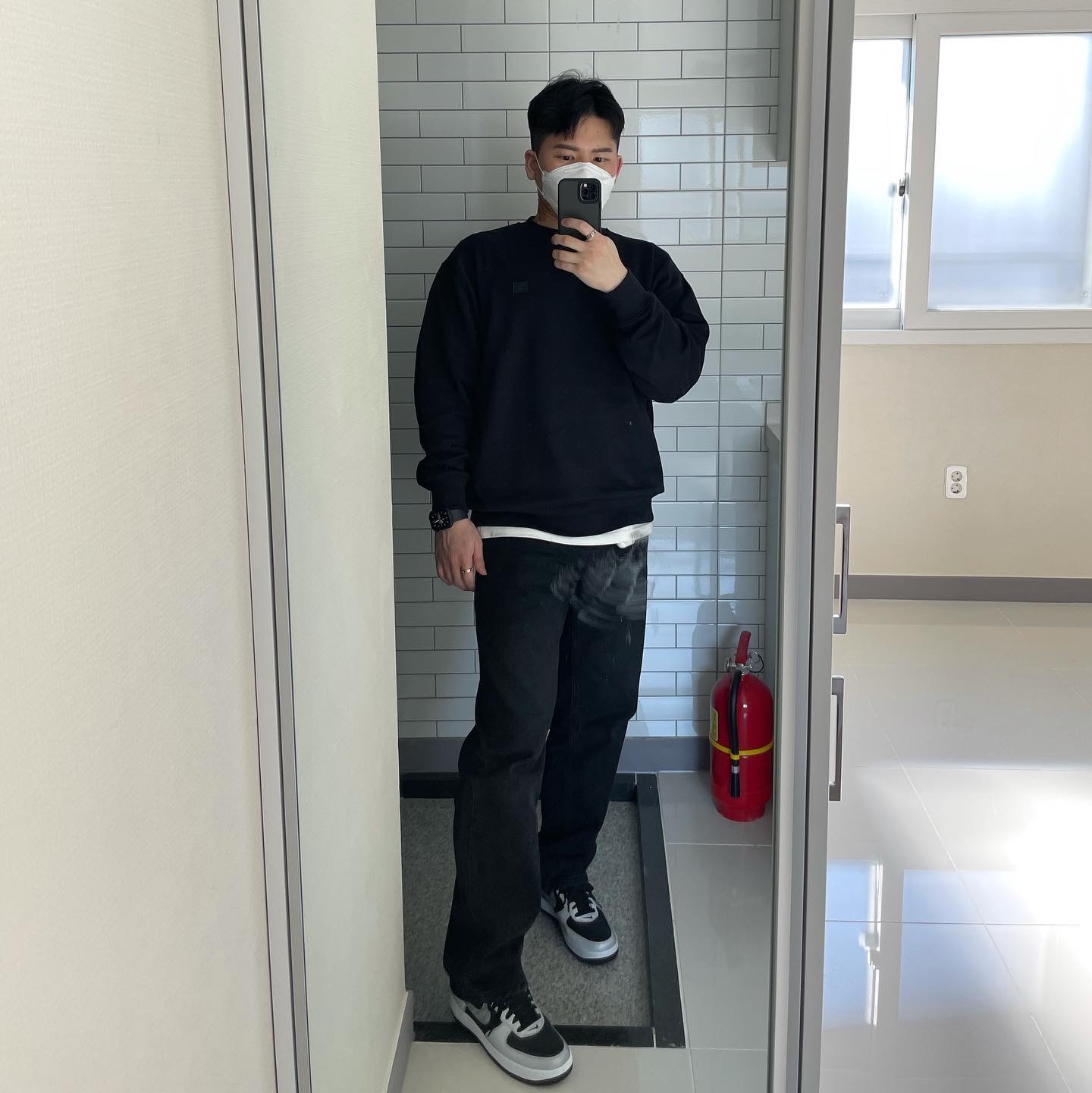 Acne Studios Fonbar Face Crewneck Sweatshirt Black, (GS) Jordan 1 Mid SE Black Light Smoke Grey 착용 스타일