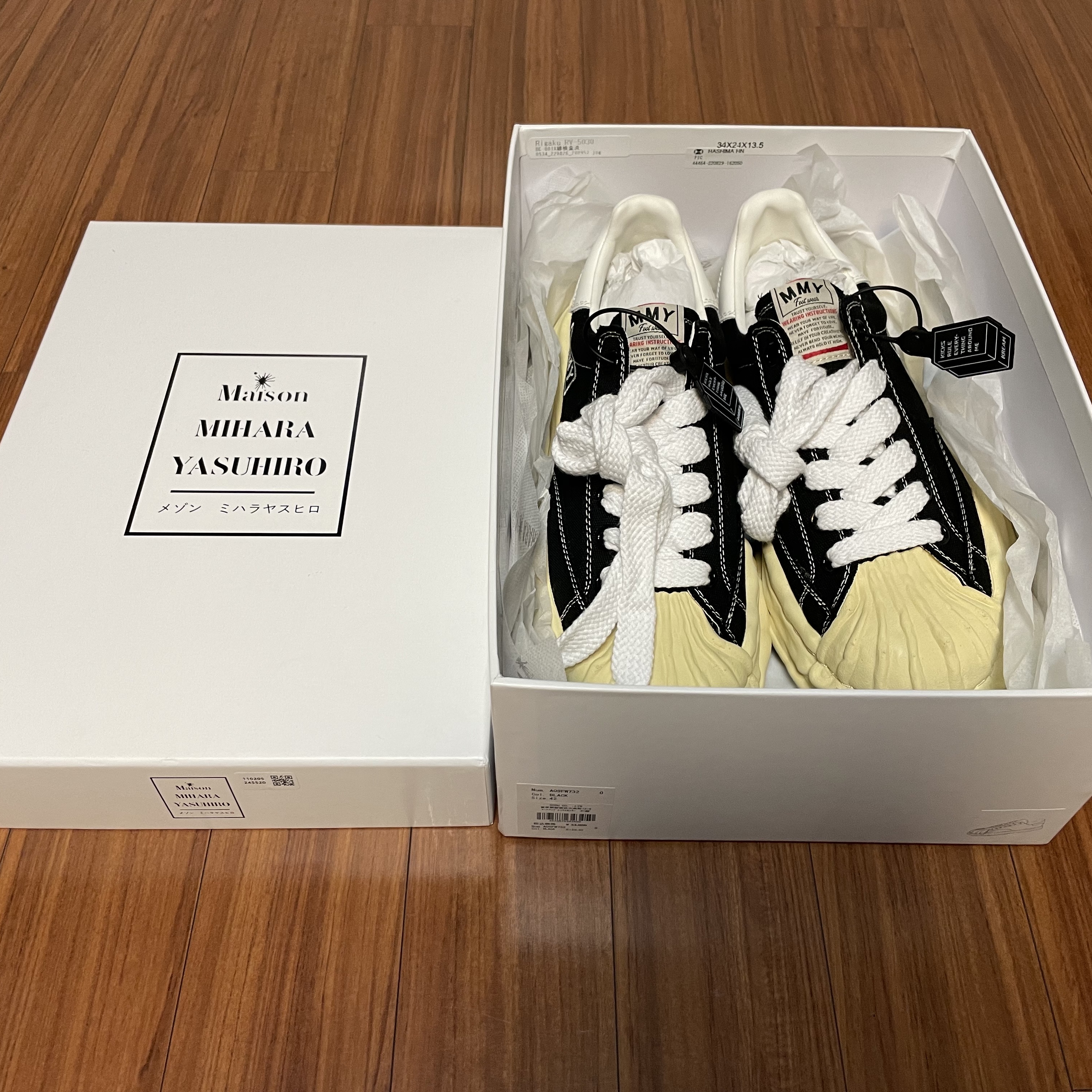 Maison Mihara Yasuhiro Blakey VL OG Sole Canvas Low-top Sneakers Black 착용 스타일 - 1