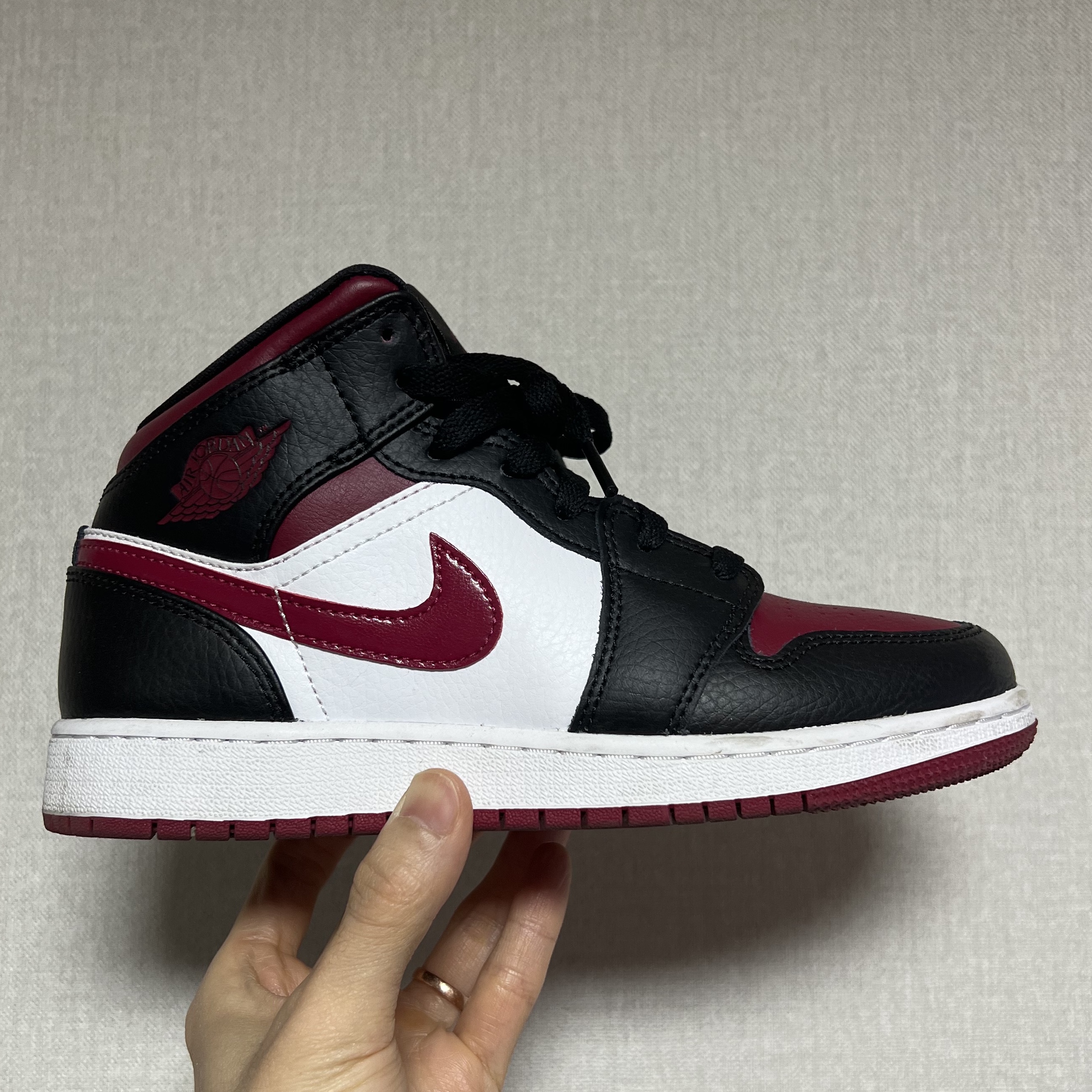 (GS) Jordan 1 Mid Noble Red 착용 스타일 - 3