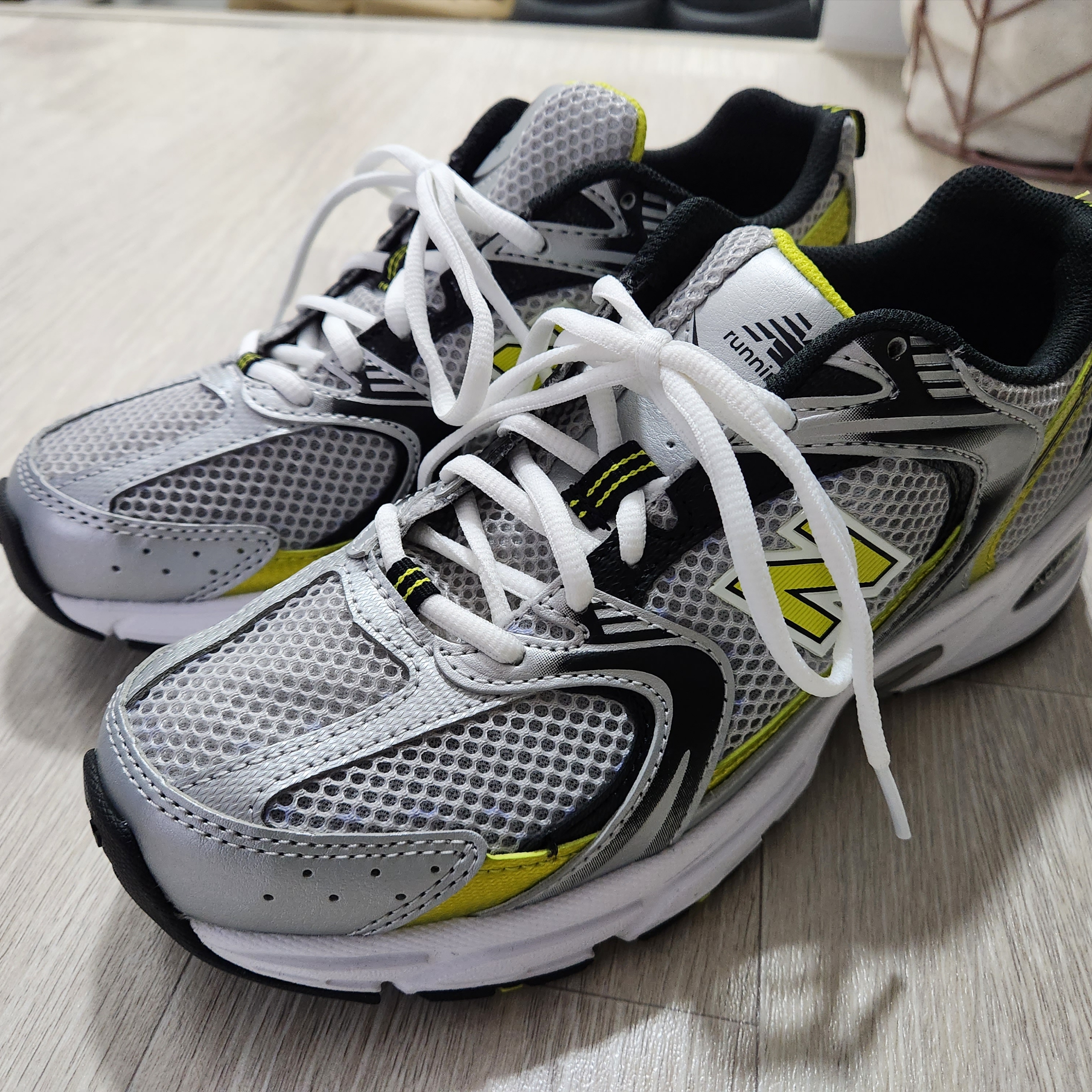 New Balance 530 Silver 착용 스타일