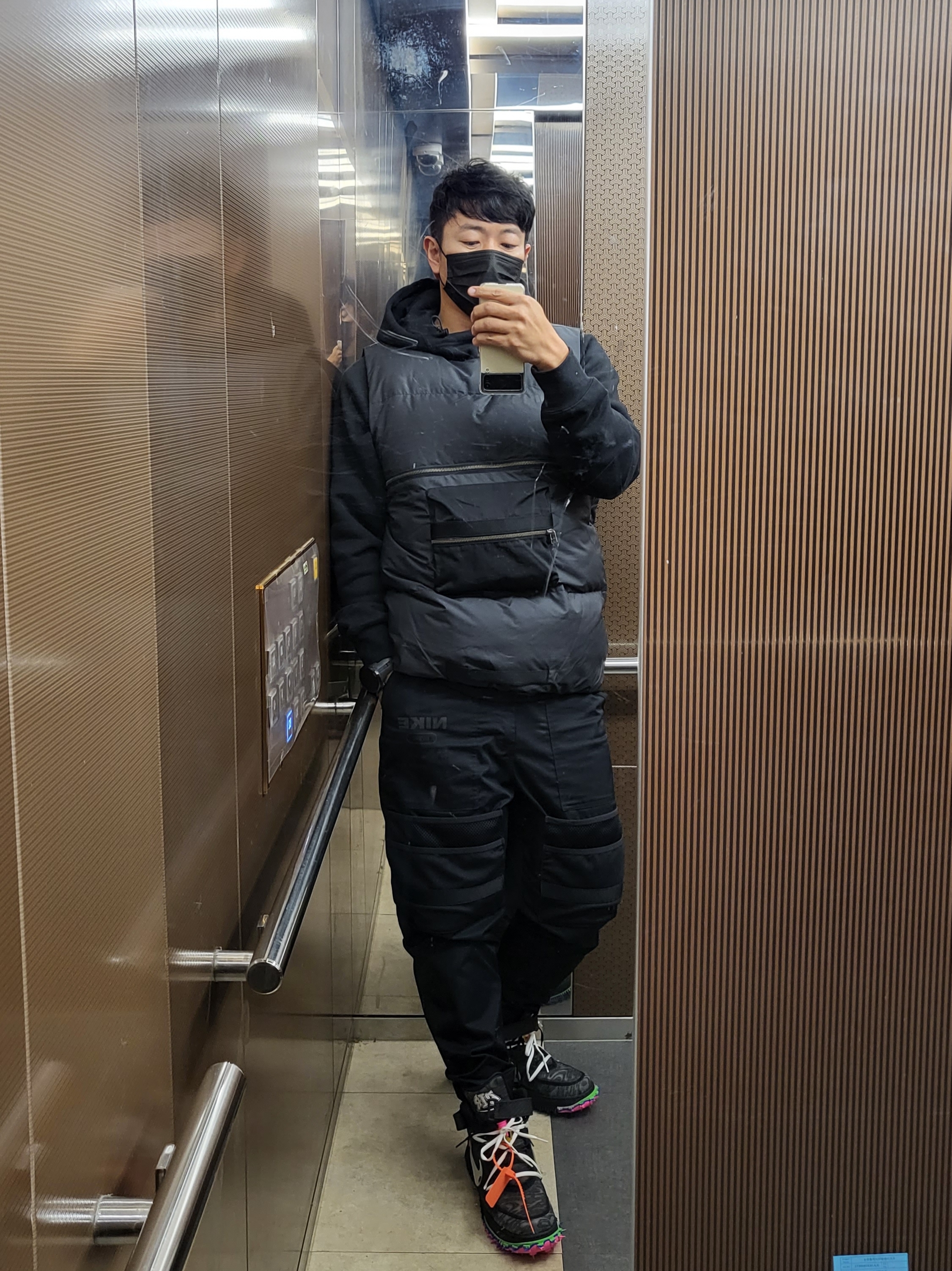 Nike x Off-White Air Force 1 Mid SP Black 착용 스타일