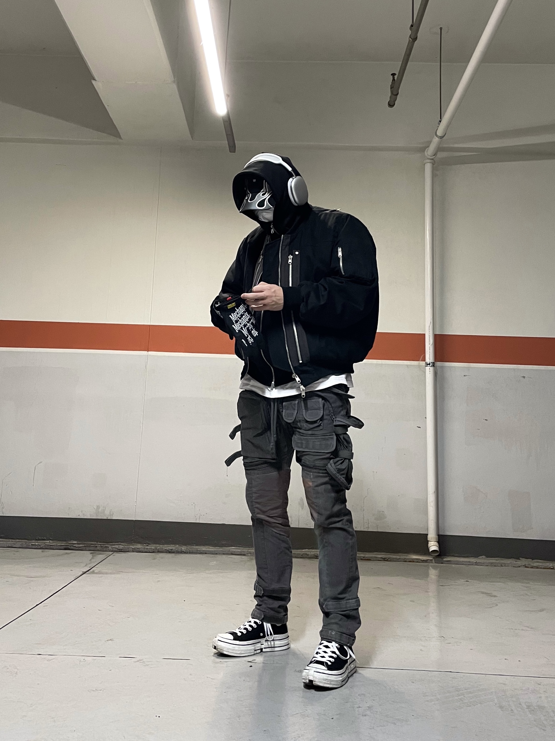 Undermycar Rumlow Back Zip Cotton Garment Bomber Dark Gull - 22FW, Converse x Feng Chen Wang Chuck 70 2-in-1 Natural Ivory Black 착용 스타일 - 3