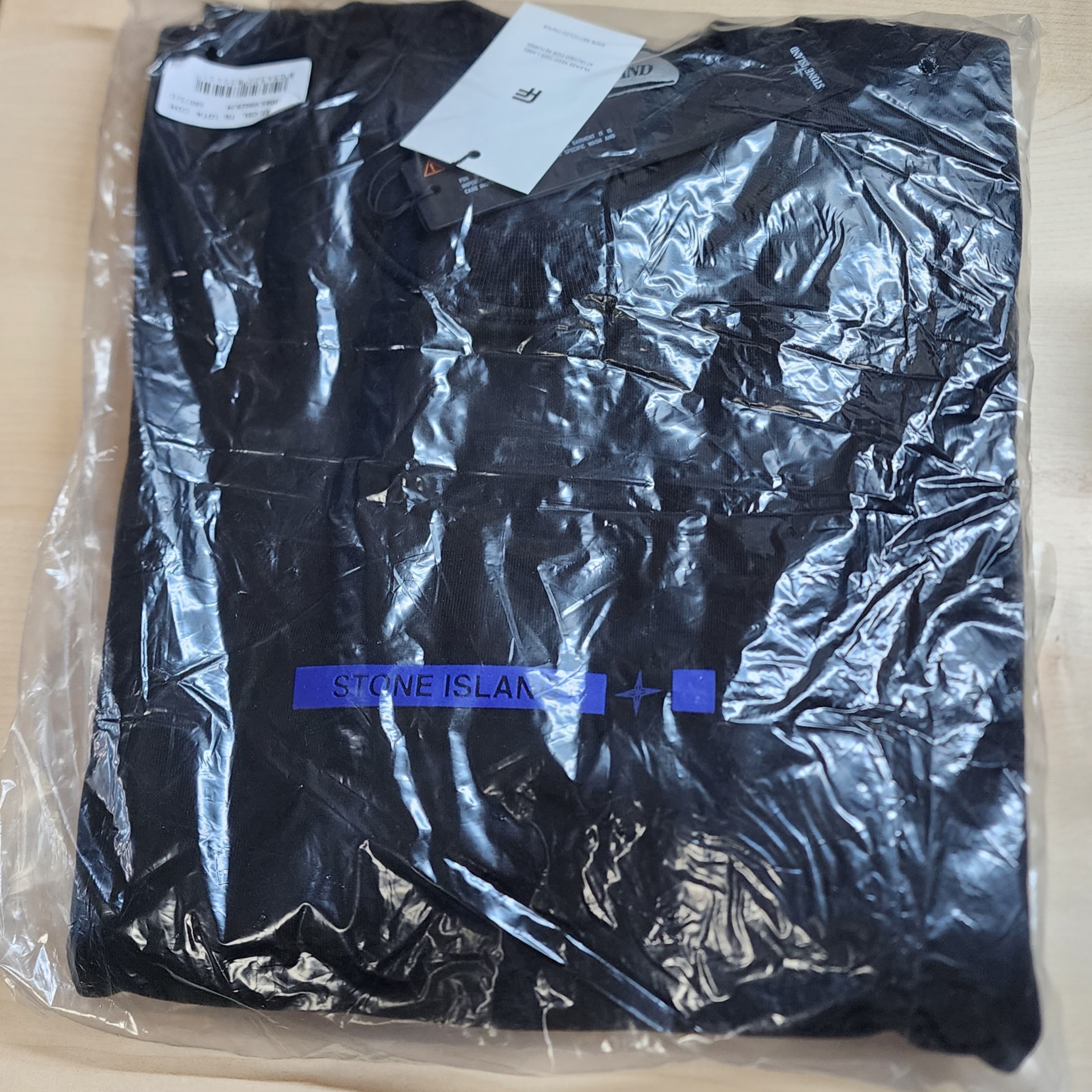 Stone Island 63085 Logo Print Cotton Sweatshirt Black - 22SS 착용 스타일 - 2