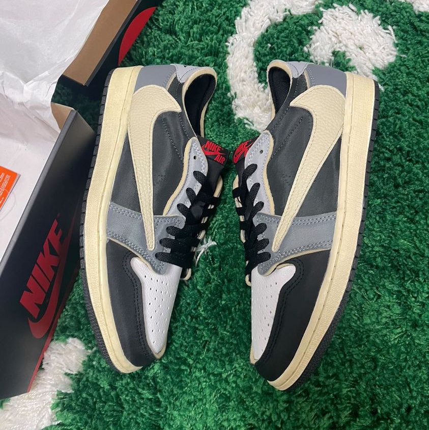 Jordan 1 Retro Low OG EX Black and Smoke Grey 착용 스타일