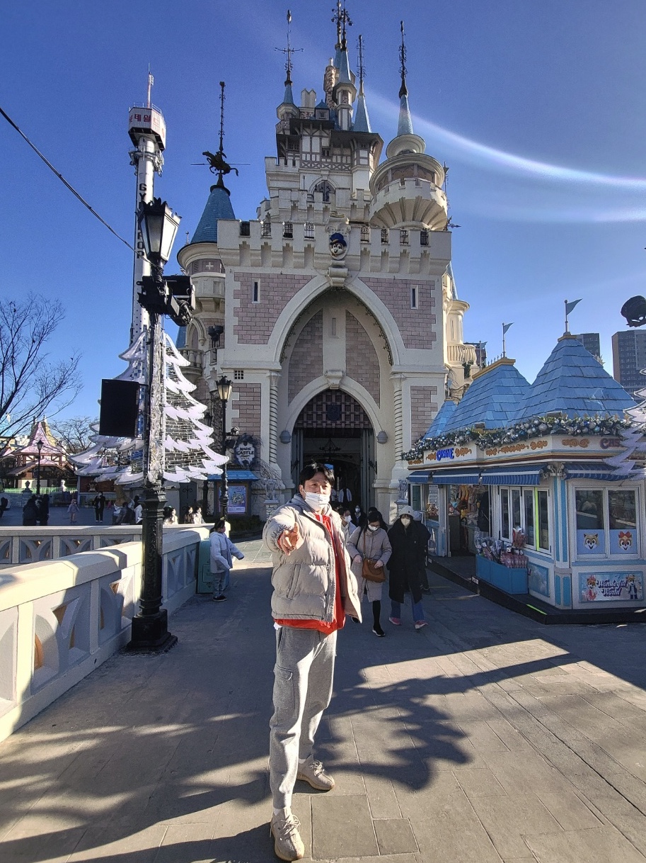 Adidas Yeezy Boost 350 V2 Sesame 2018, Nike x Stussy Windrunner Jacket Habanero Red 착용 스타일