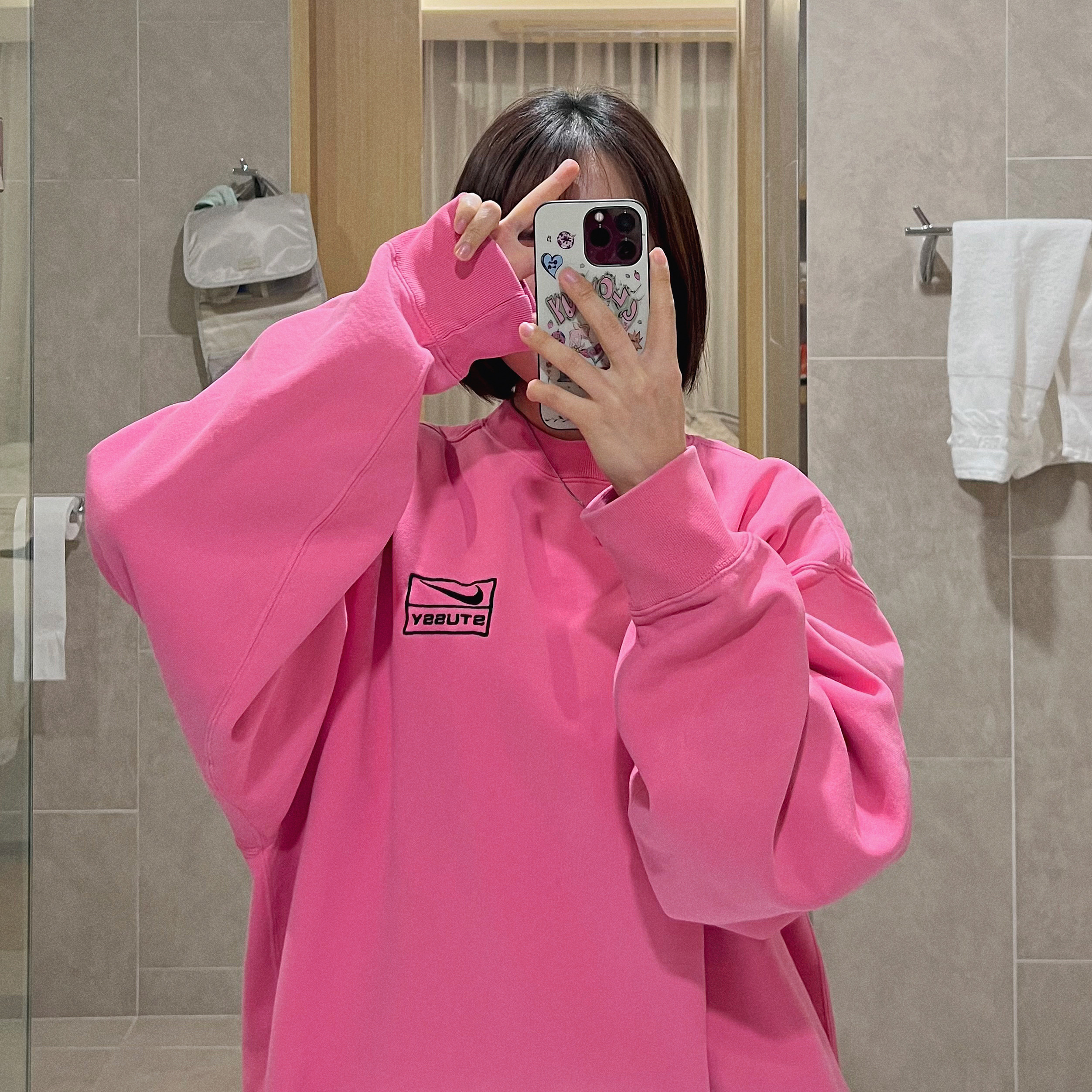 Adidas Puffylette Off White, Nike x Stussy NRG Washed Fleece Crewneck Lotus PInk 착용 스타일 - 2