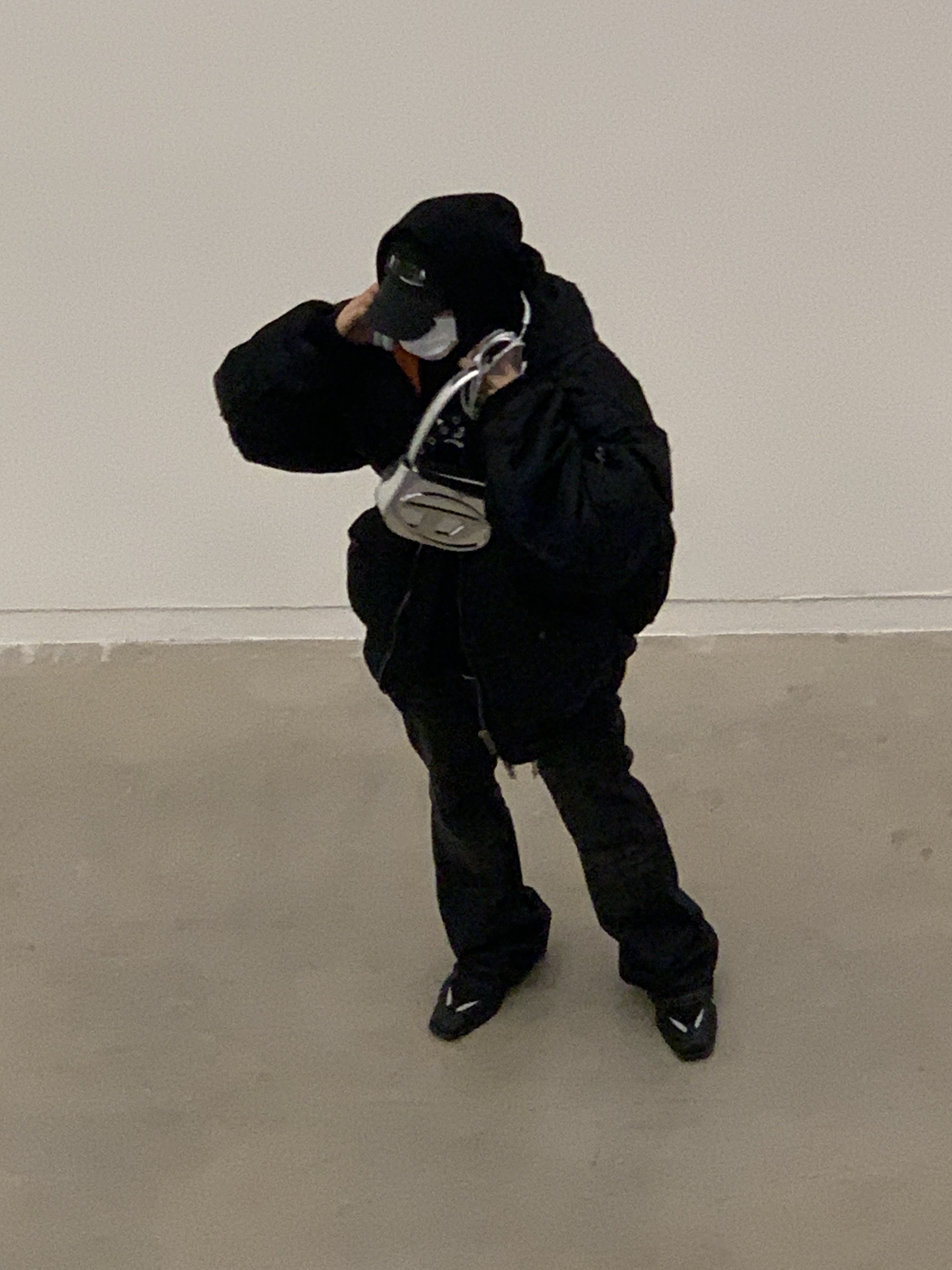 Balenciaga Gaffer Cap Black, Nike x Martine Rose Shox MR4 Black 착용 스타일 - 3