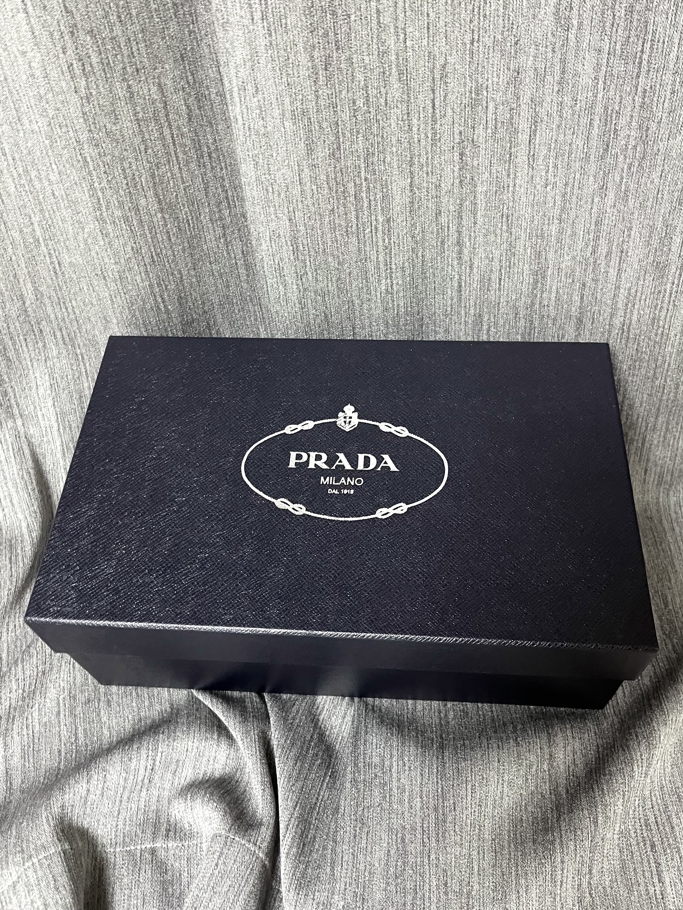 Prada Brushed Leather Derby Shoes Black 착용 스타일 - 3