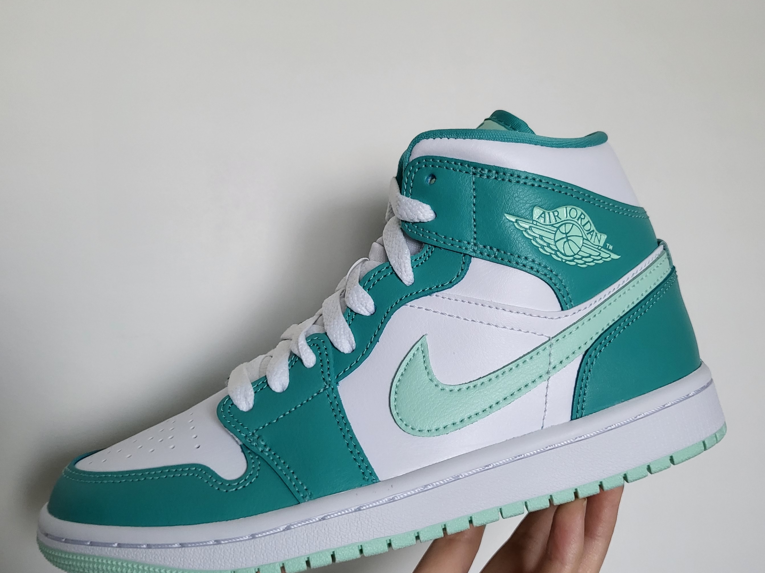 (W) Jordan 1 Mid Washed Teal Mint Foam 착용 스타일