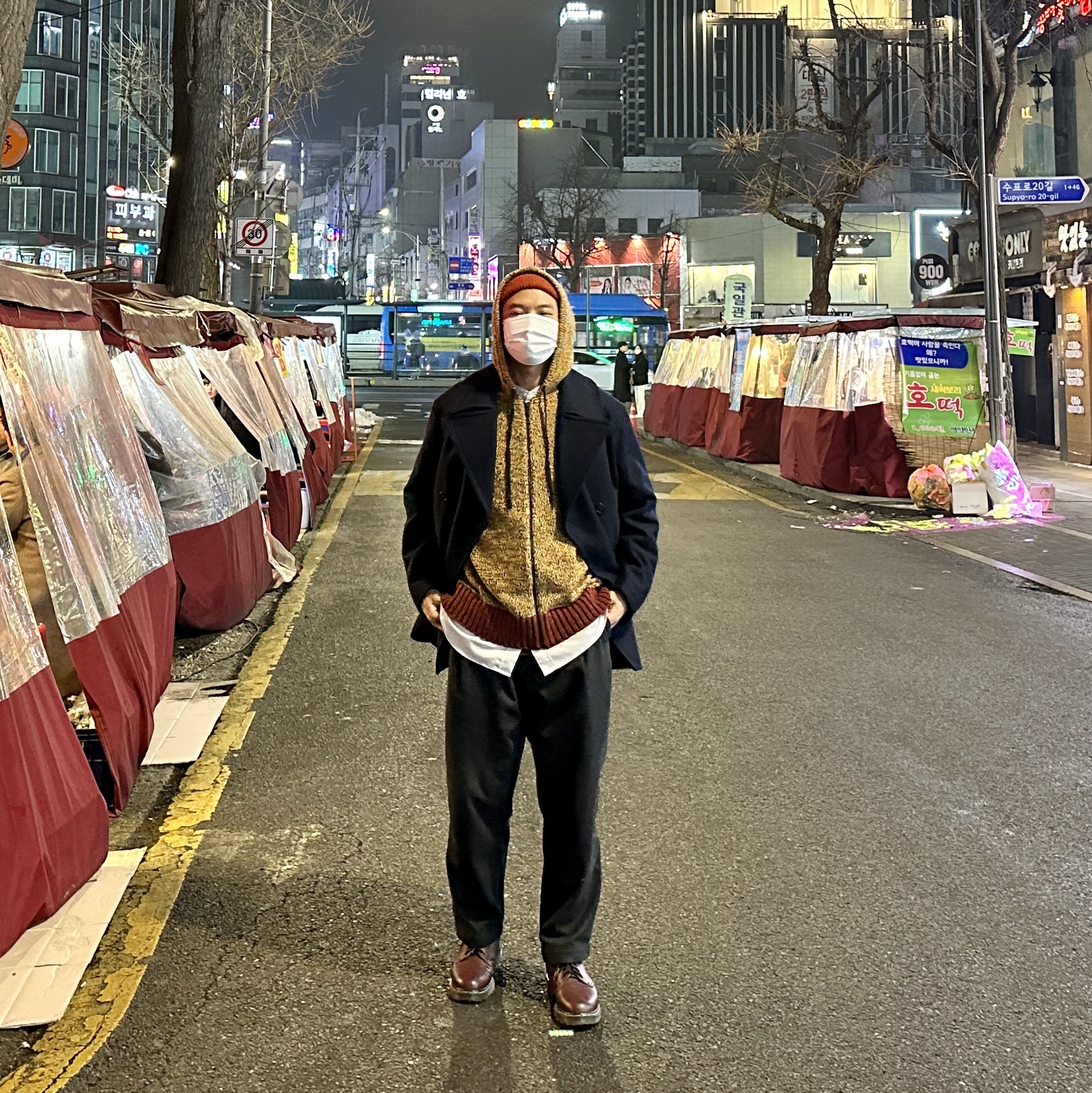 Uniqlo +J Wool Blend OverSized Peacoat Navy, Dr. Martens x Undercover 1461 Cherry Red 착용 스타일 - 1