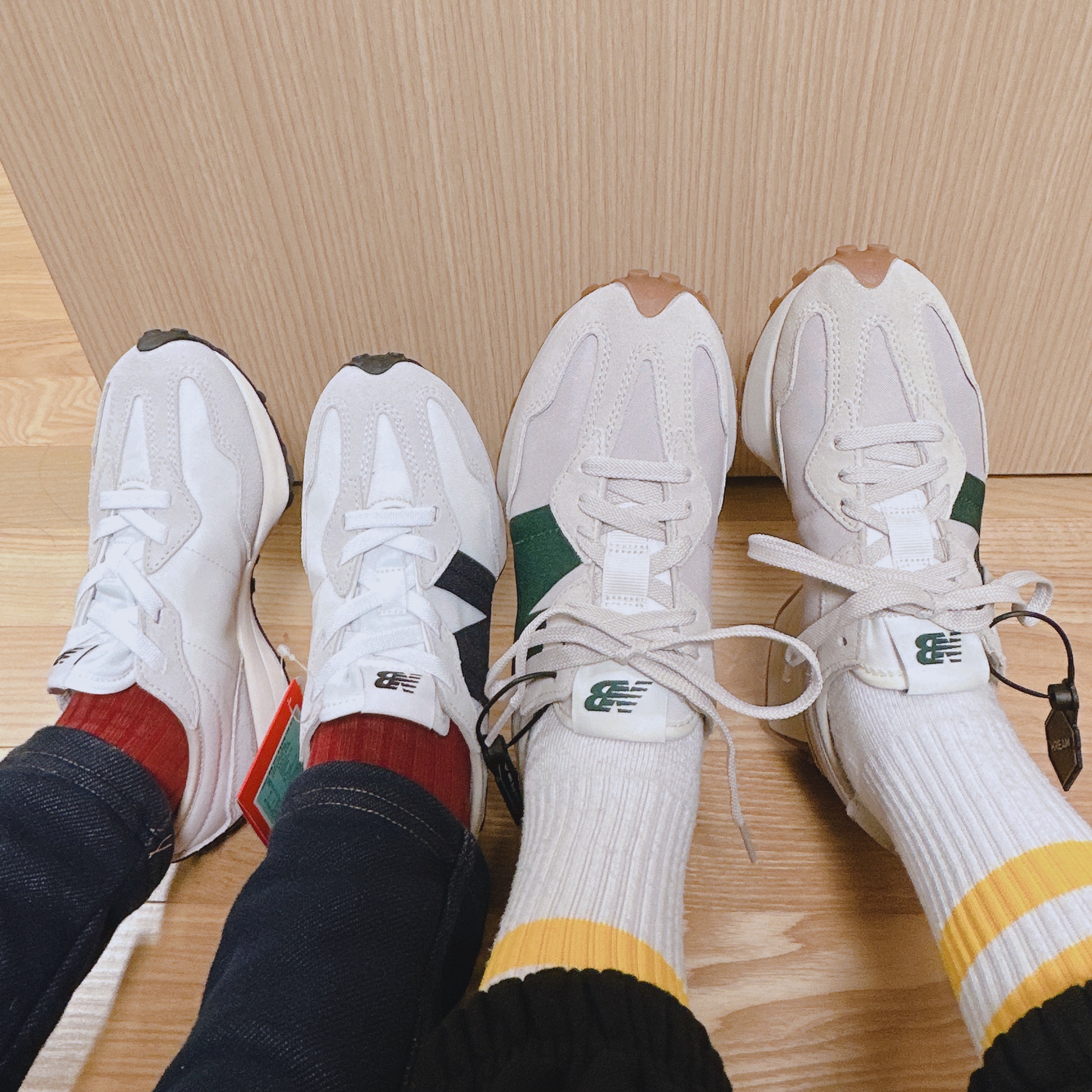 New Balance 327 Timberwolf 착용 스타일 - 1