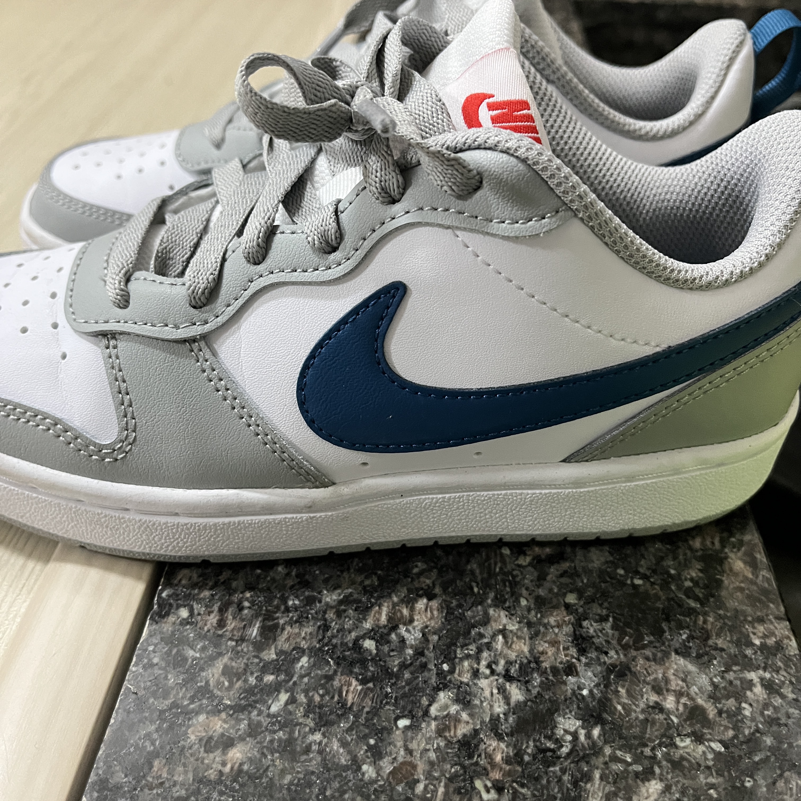 (GS) Nike Court Borough Low 2 Light Smoke Grey 착용 스타일 - 2
