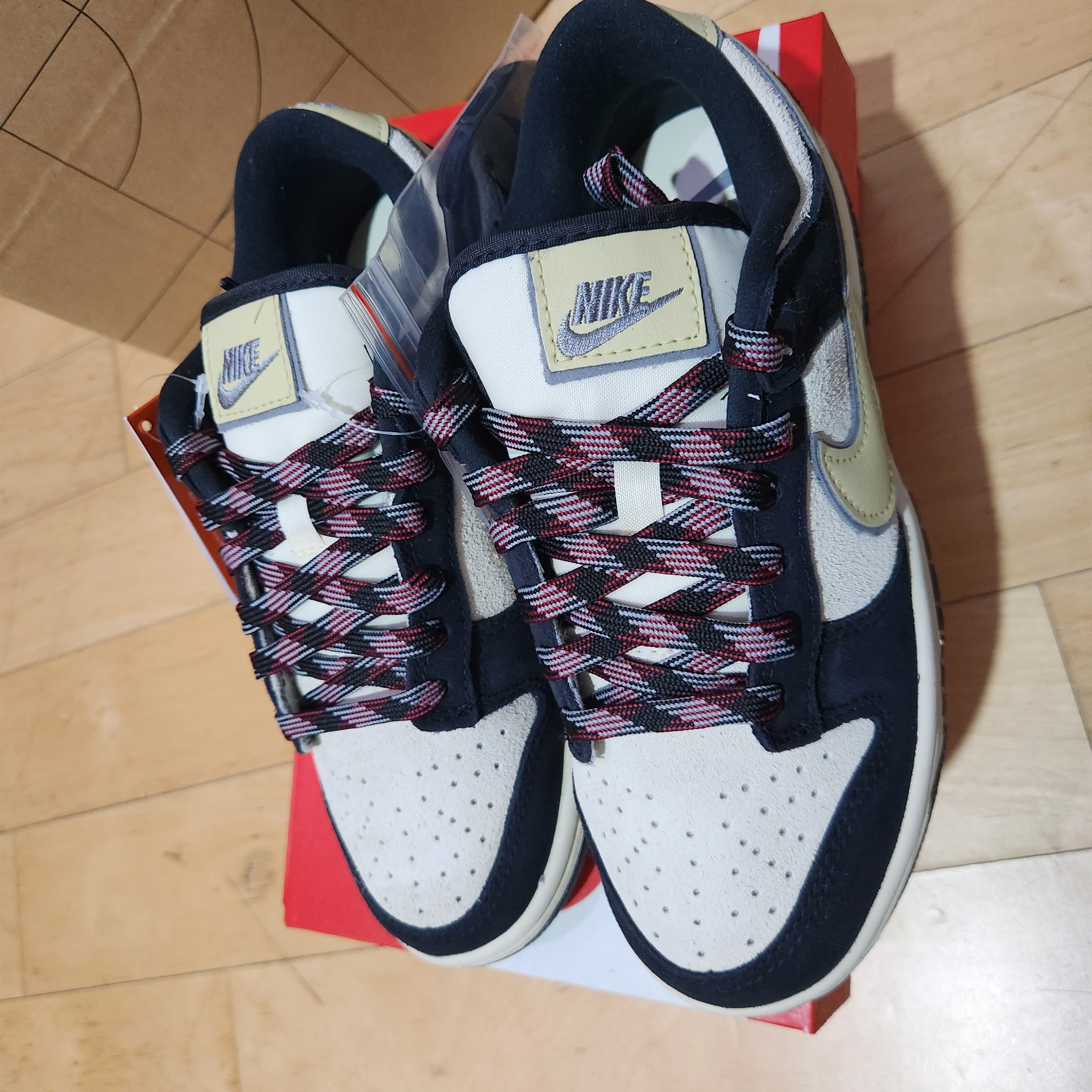 (W) Nike Dunk Low LX Black Suede 착용 스타일 - 3