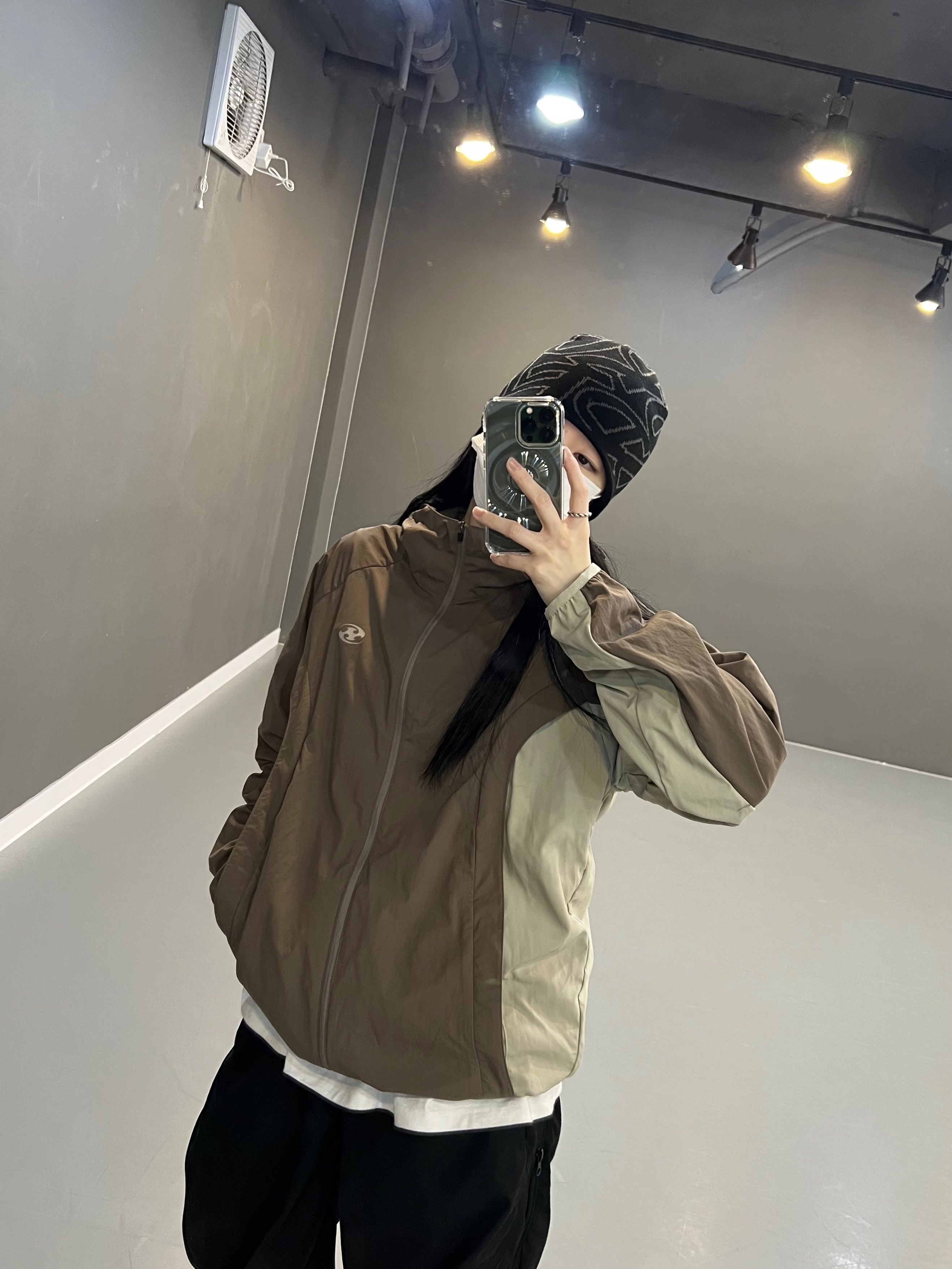 Sansan Gear Alpha Jacket Brown - 22FW, Sansan Gear Zipper Pants Black - 22FW 착용 스타일 - 2