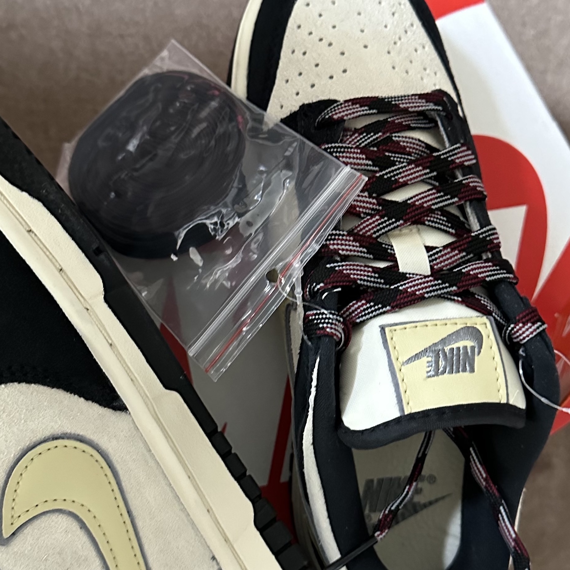 (W) Nike Dunk Low LX Black Suede 착용 스타일 - 3