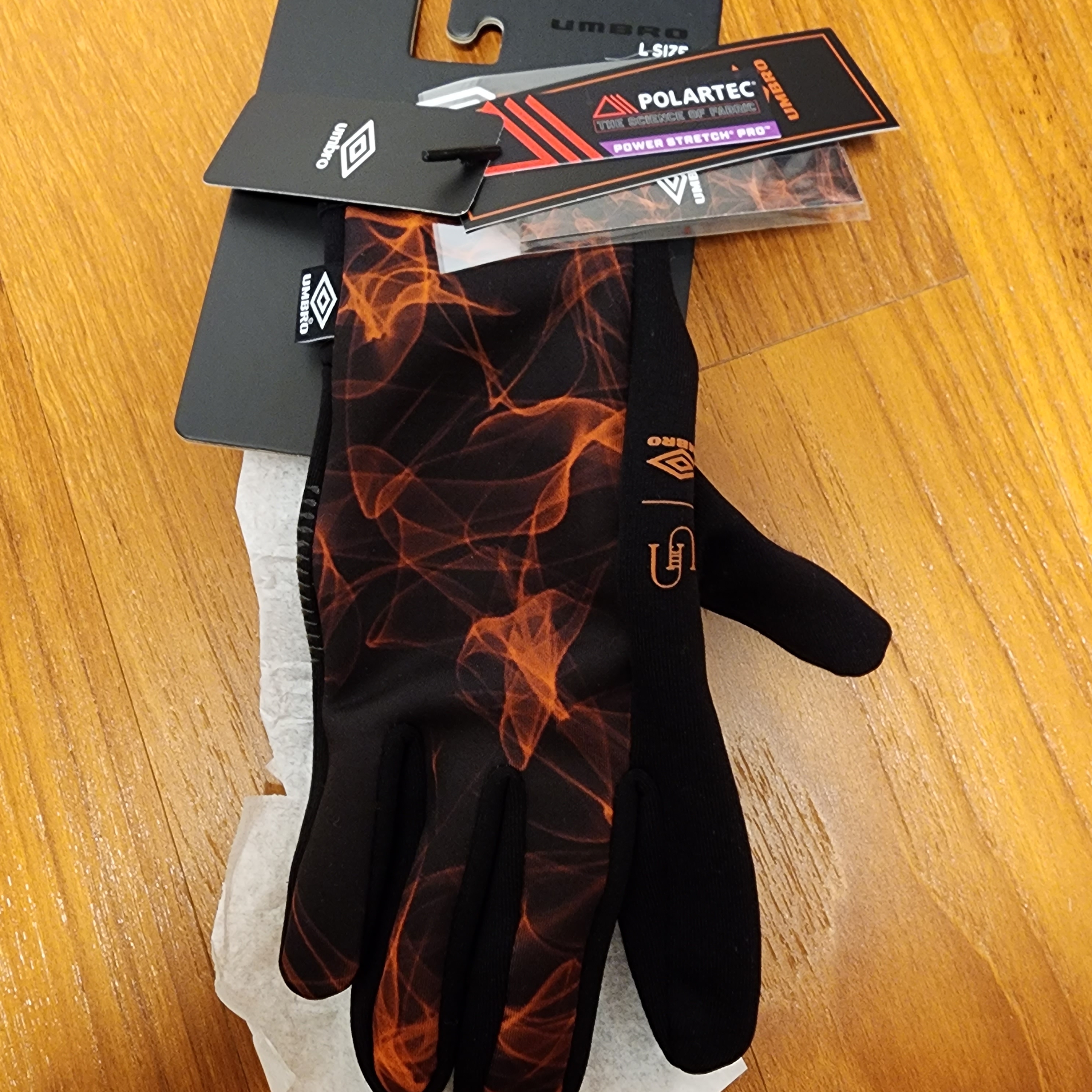 Undermycar x Umbro Stretch Gloves 착용 스타일 - 2