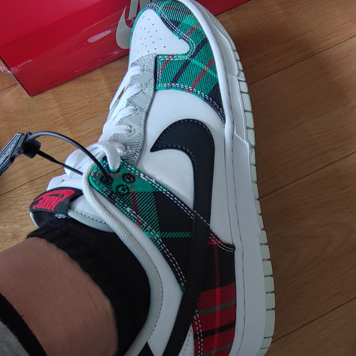 Nike Dunk Low Retro PRM White and Black 착용 스타일 - 4