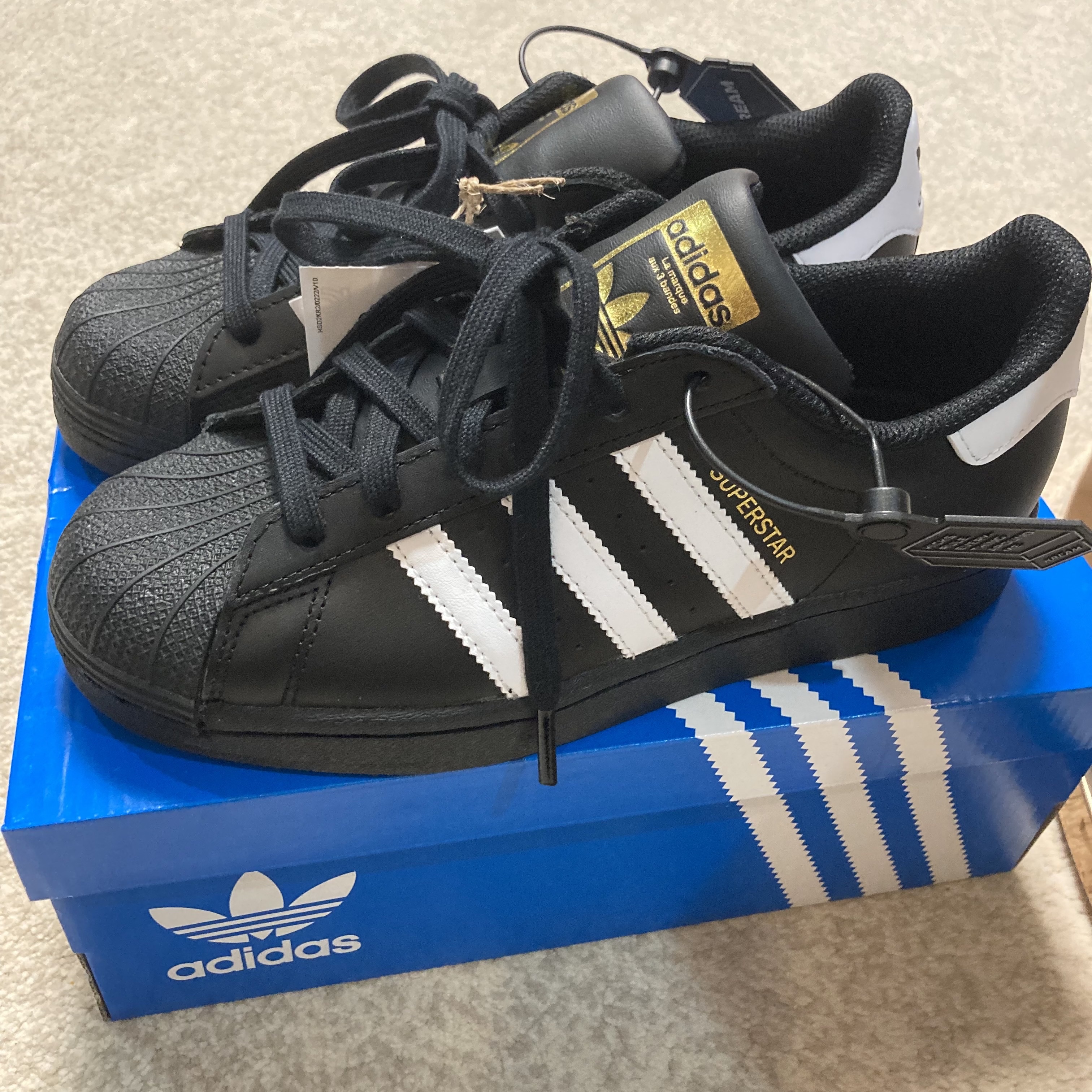 Adidas Superstar Core Black White, (J) Adidas Superstar Black White 착용 스타일 - 2