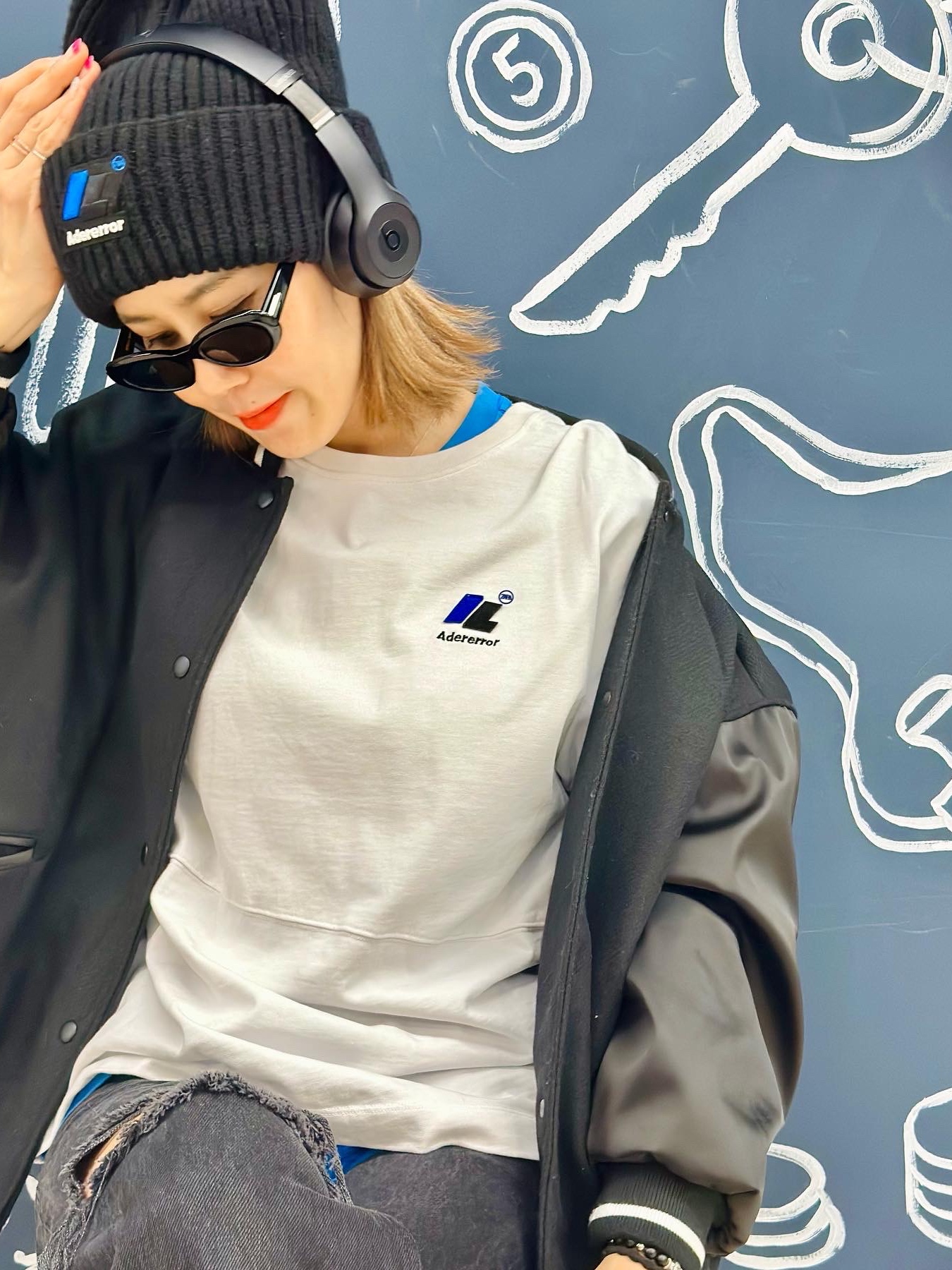 Ader Error x Zara Beanie Black, Zara x Ader Error Premium Cotton Long Sleeve T-Shirt White 착용 스타일 - 4
