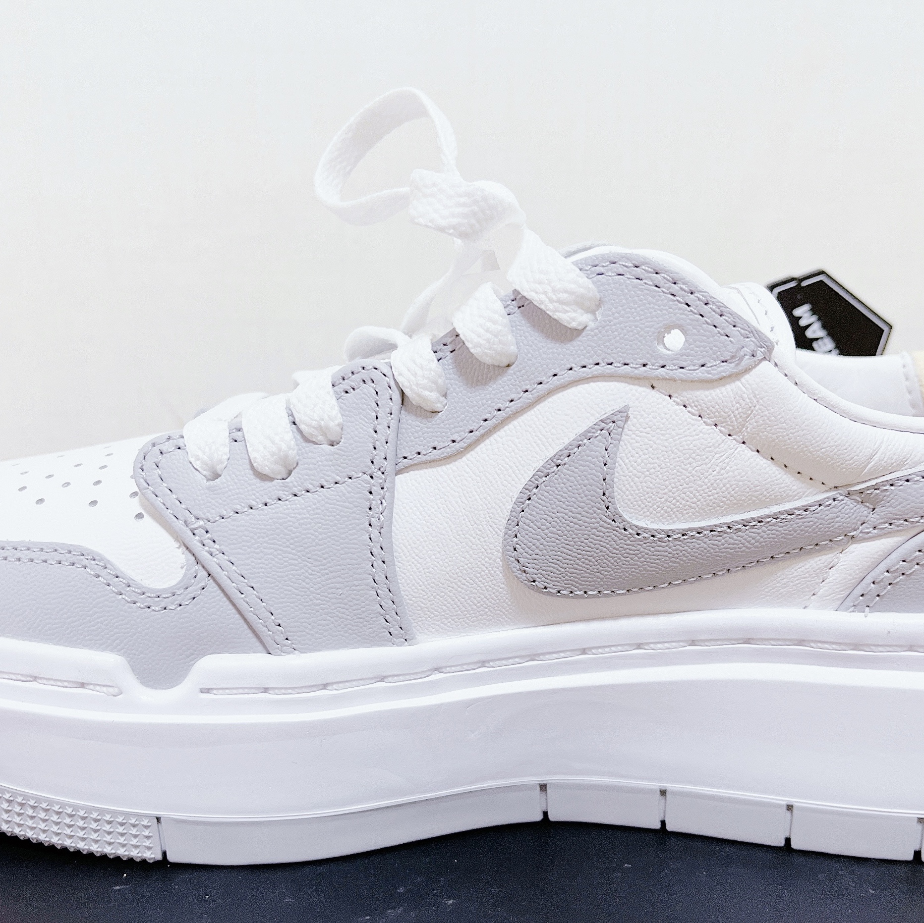 (W) Jordan 1 Elevate Low White and Wolf Grey 착용 스타일